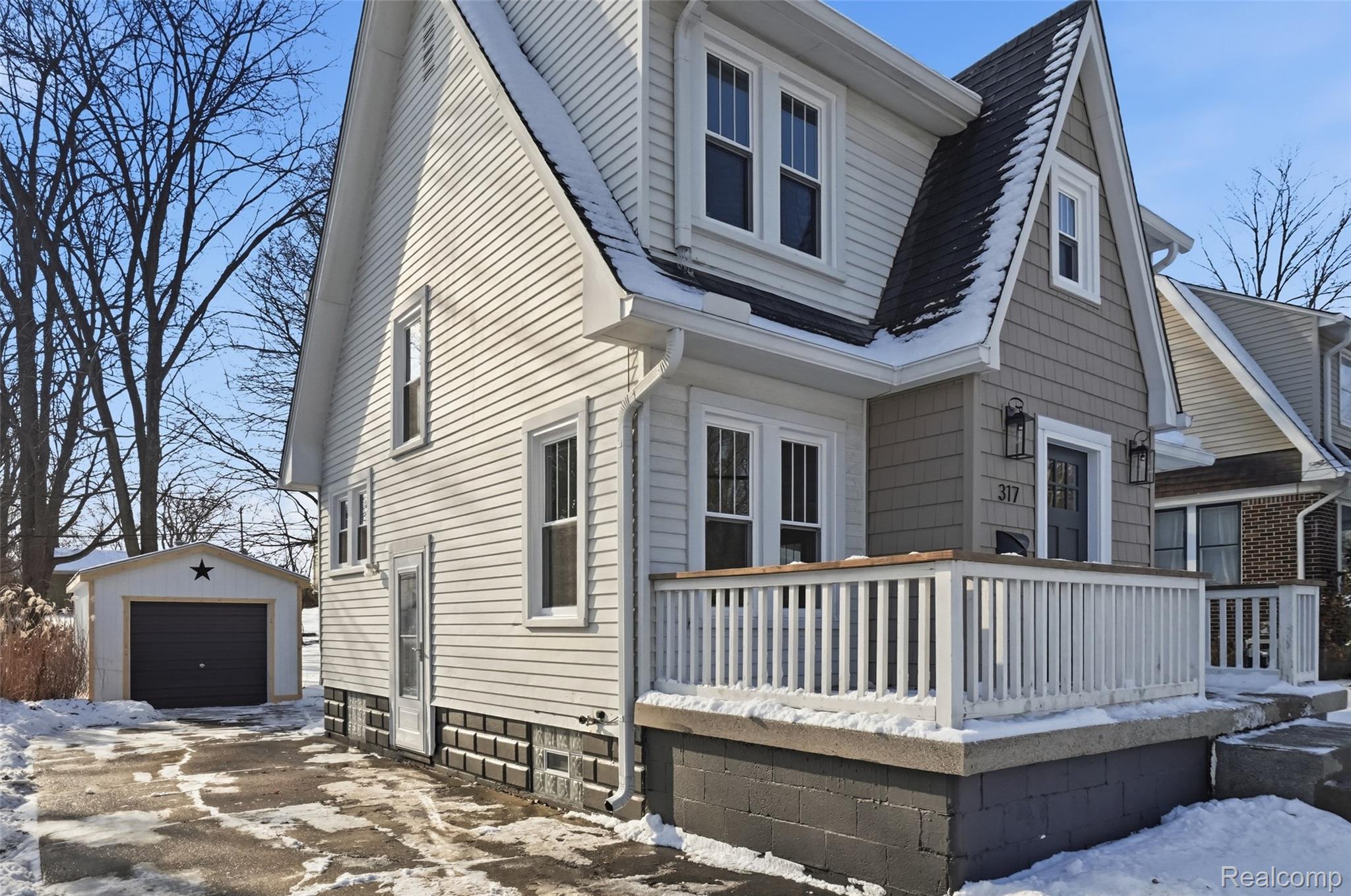 317 W Saint Clair Street