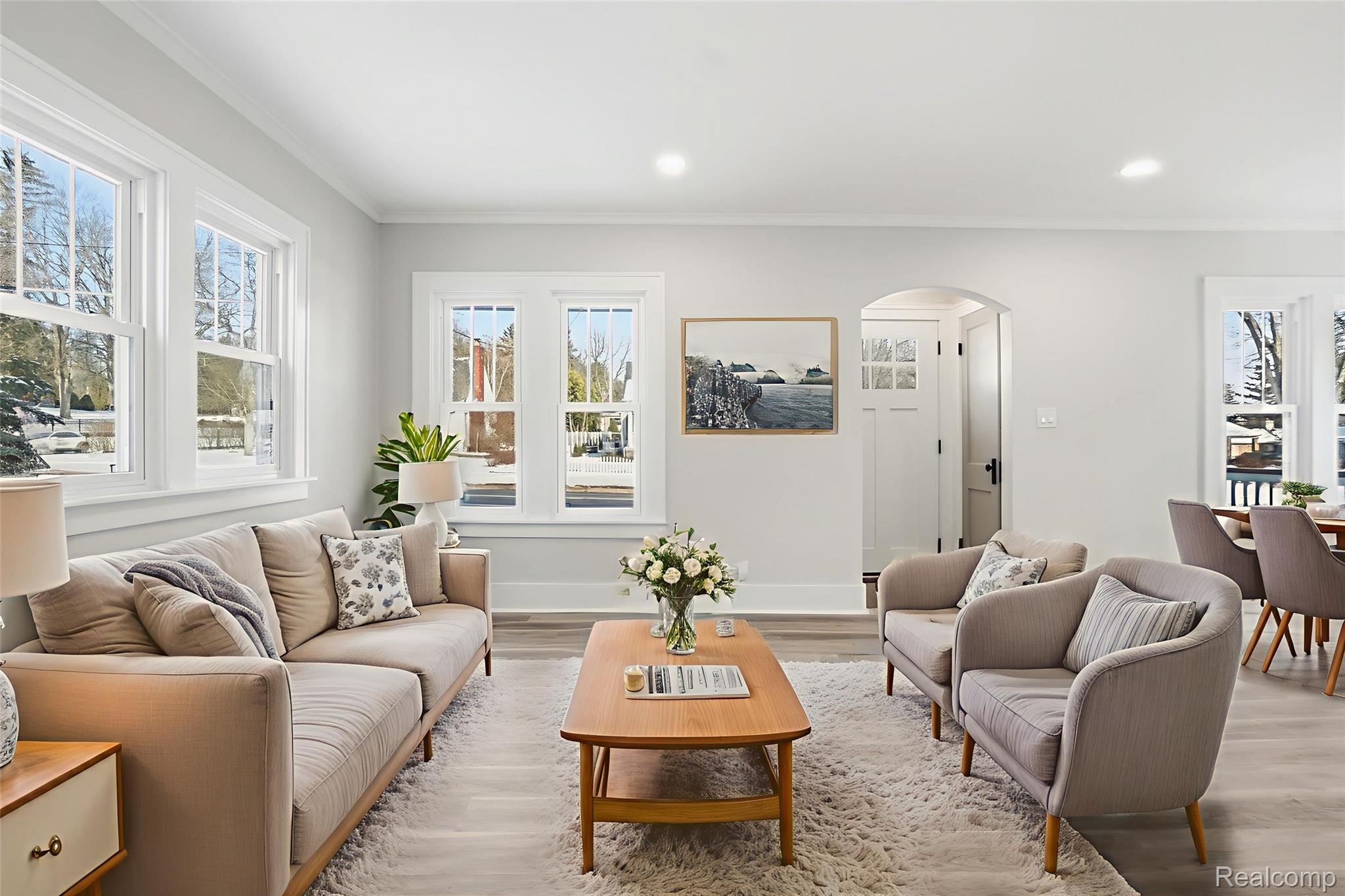 317 W Saint Clair Street