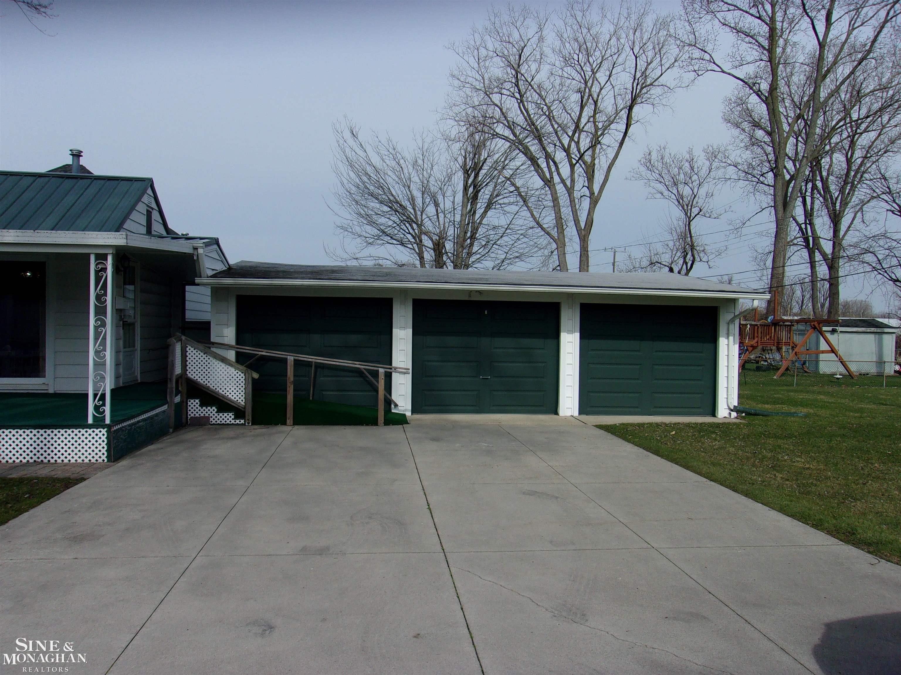 5536 Pointe Tremble Road