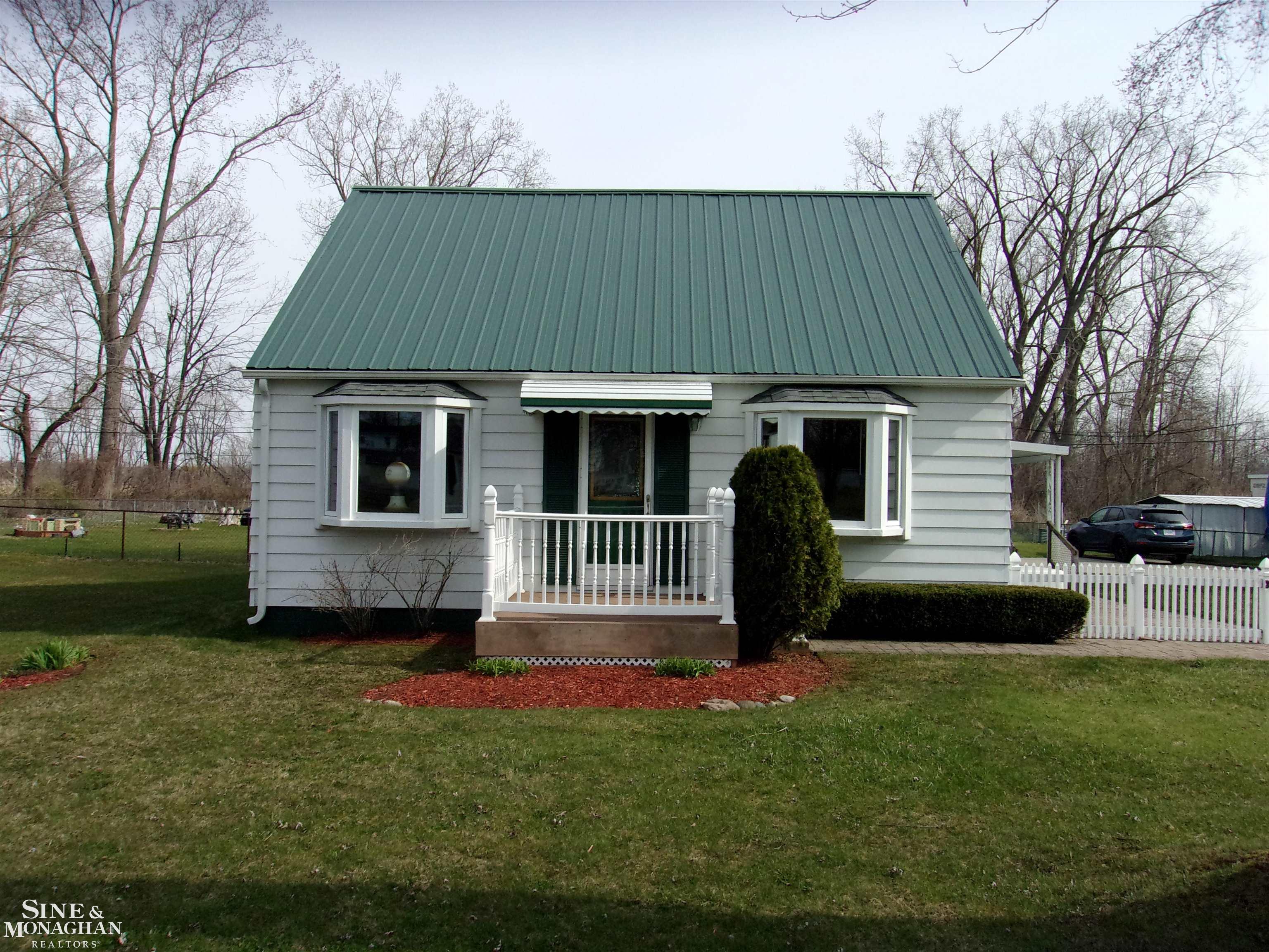 5536 Pointe Tremble Road
