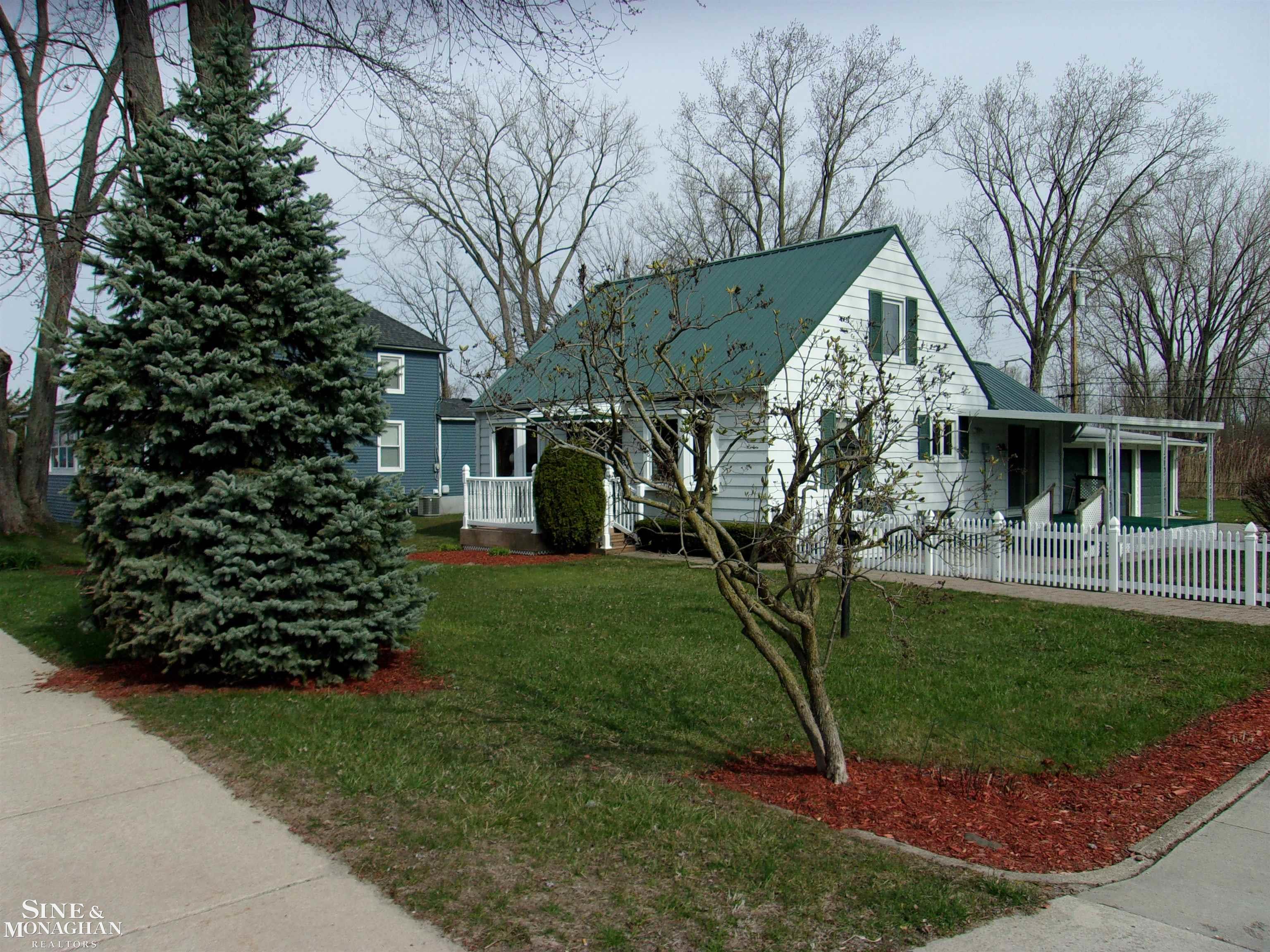 5536 Pointe Tremble Road