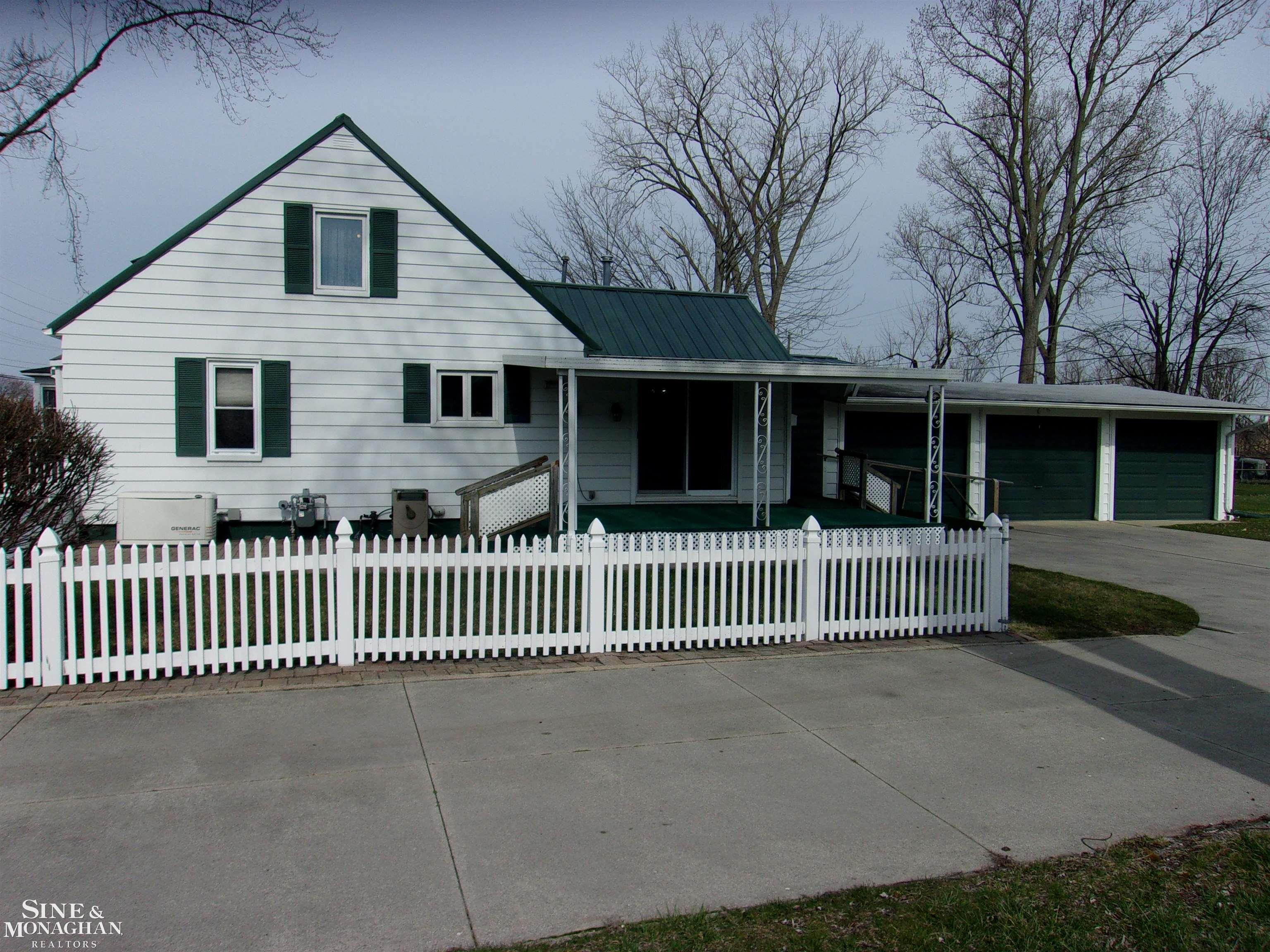 5536 Pointe Tremble Road