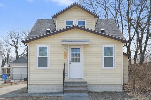 141 W Harry Avenue Hazel Park City MI 48030