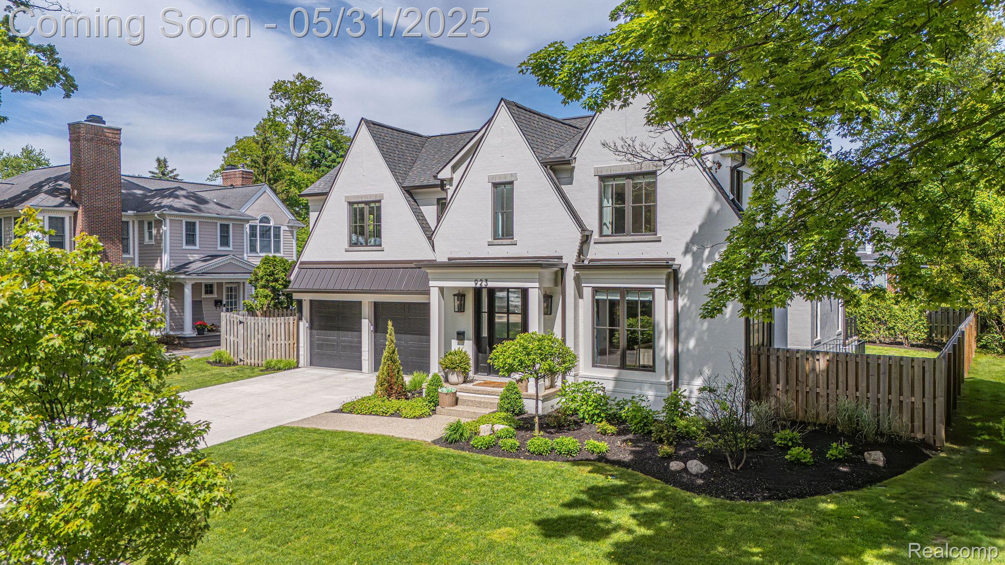 923 S Glenhurst Drive
