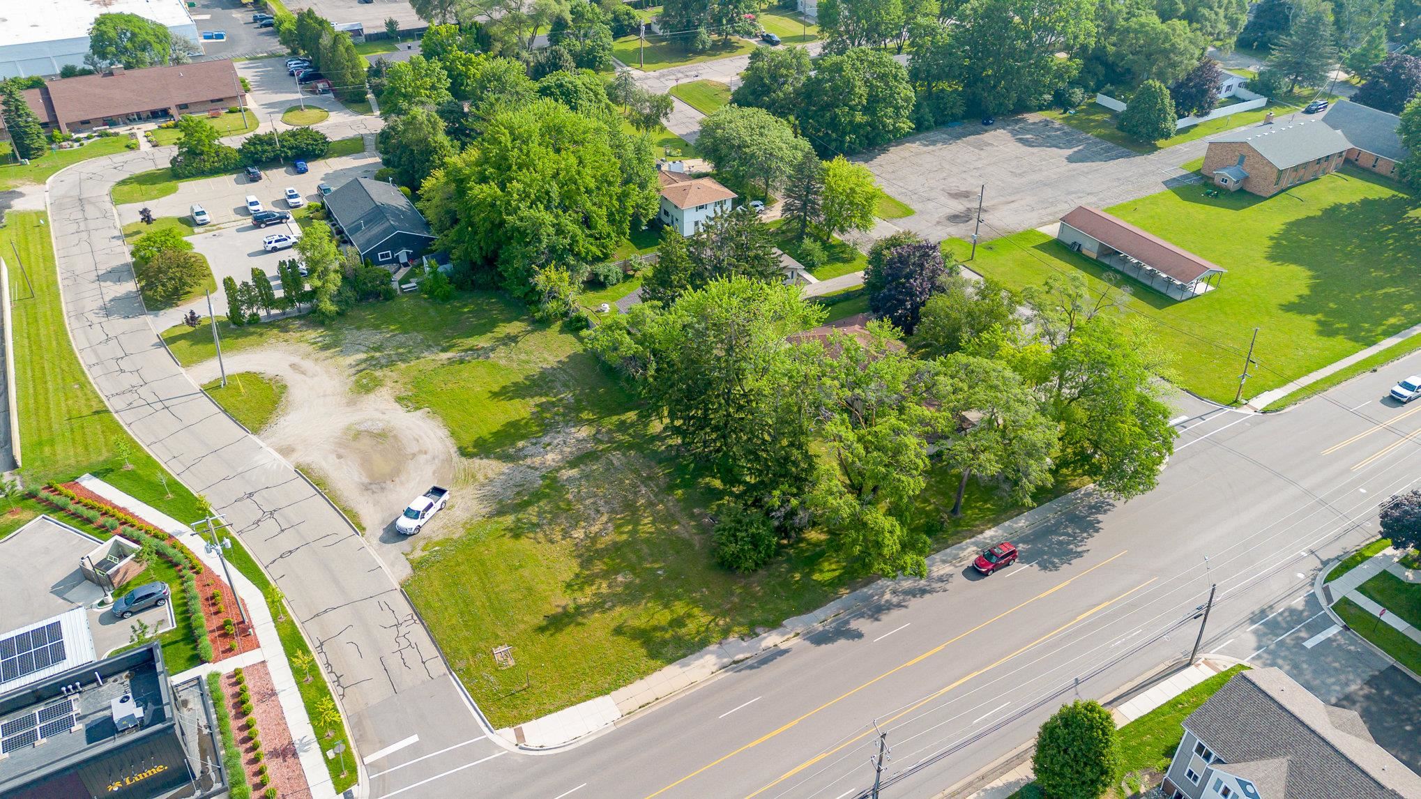 915 E Broomfield Road