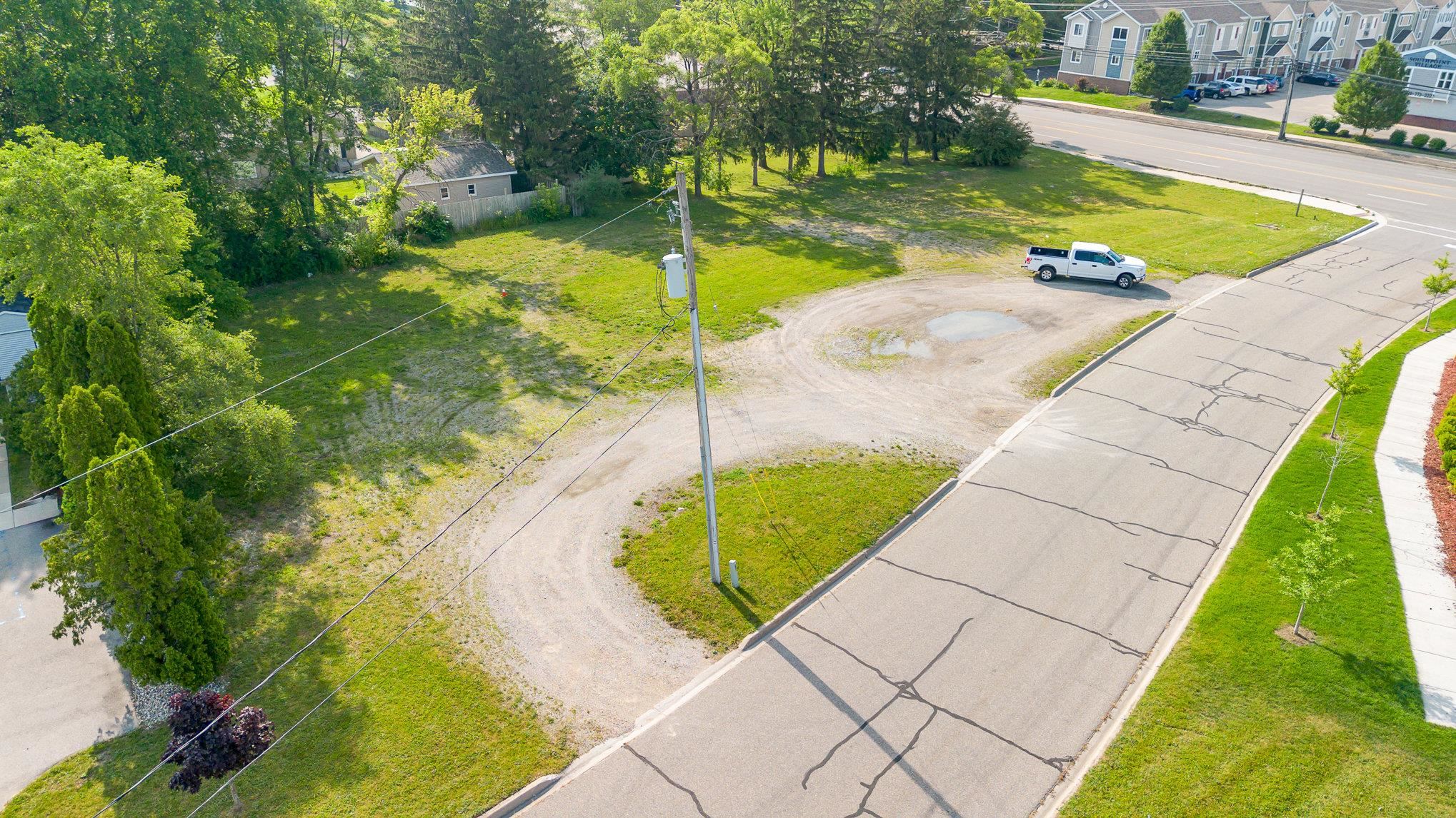 915 E Broomfield Road