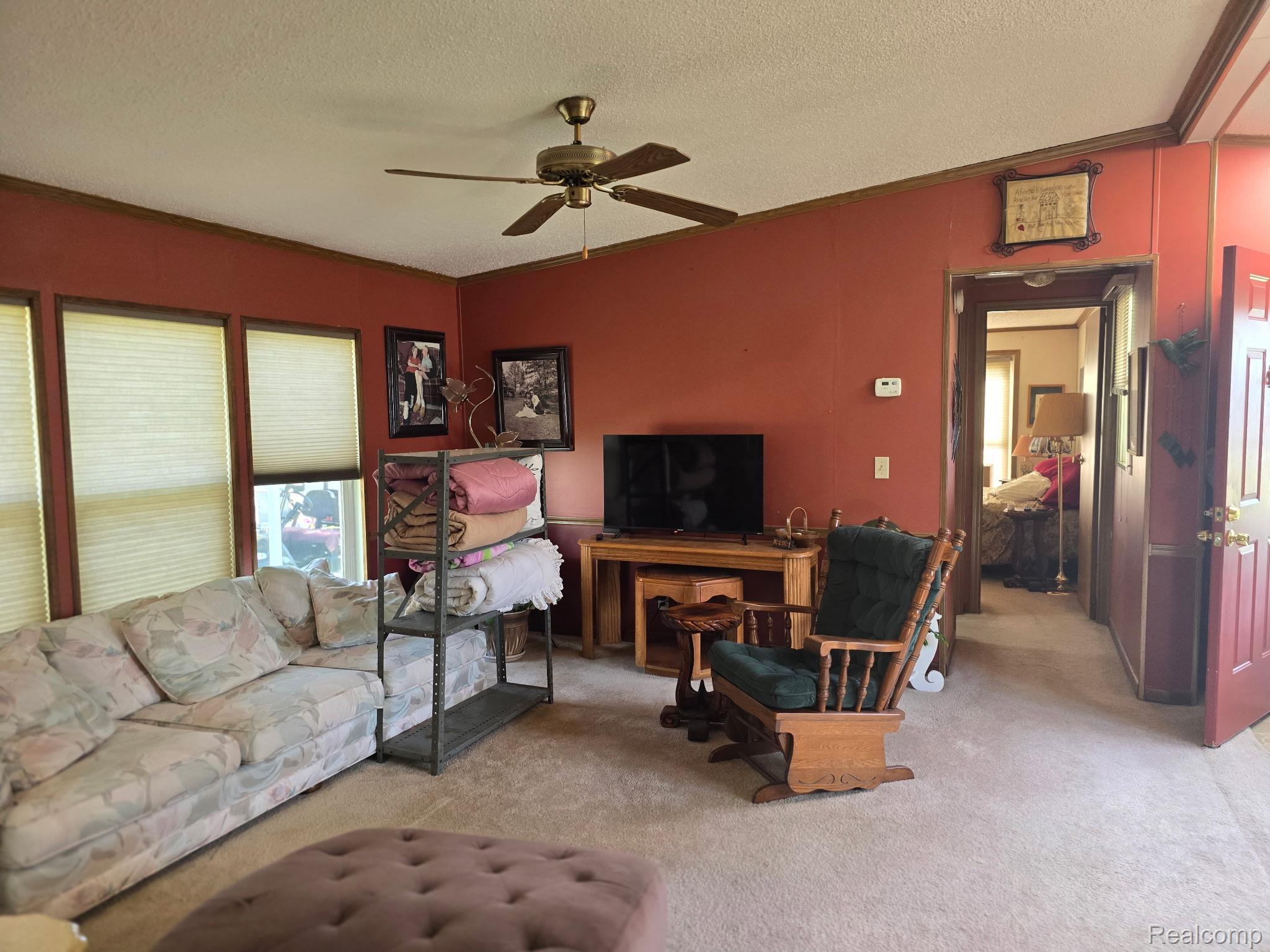 211 Pinewood Dr