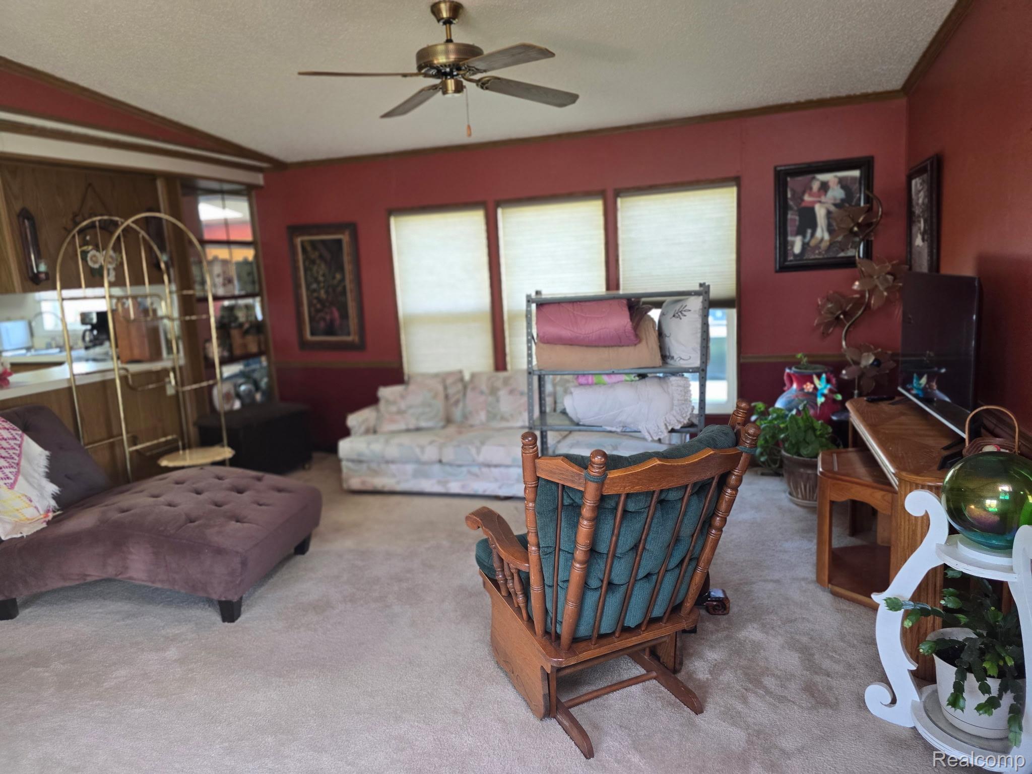 211 Pinewood Dr