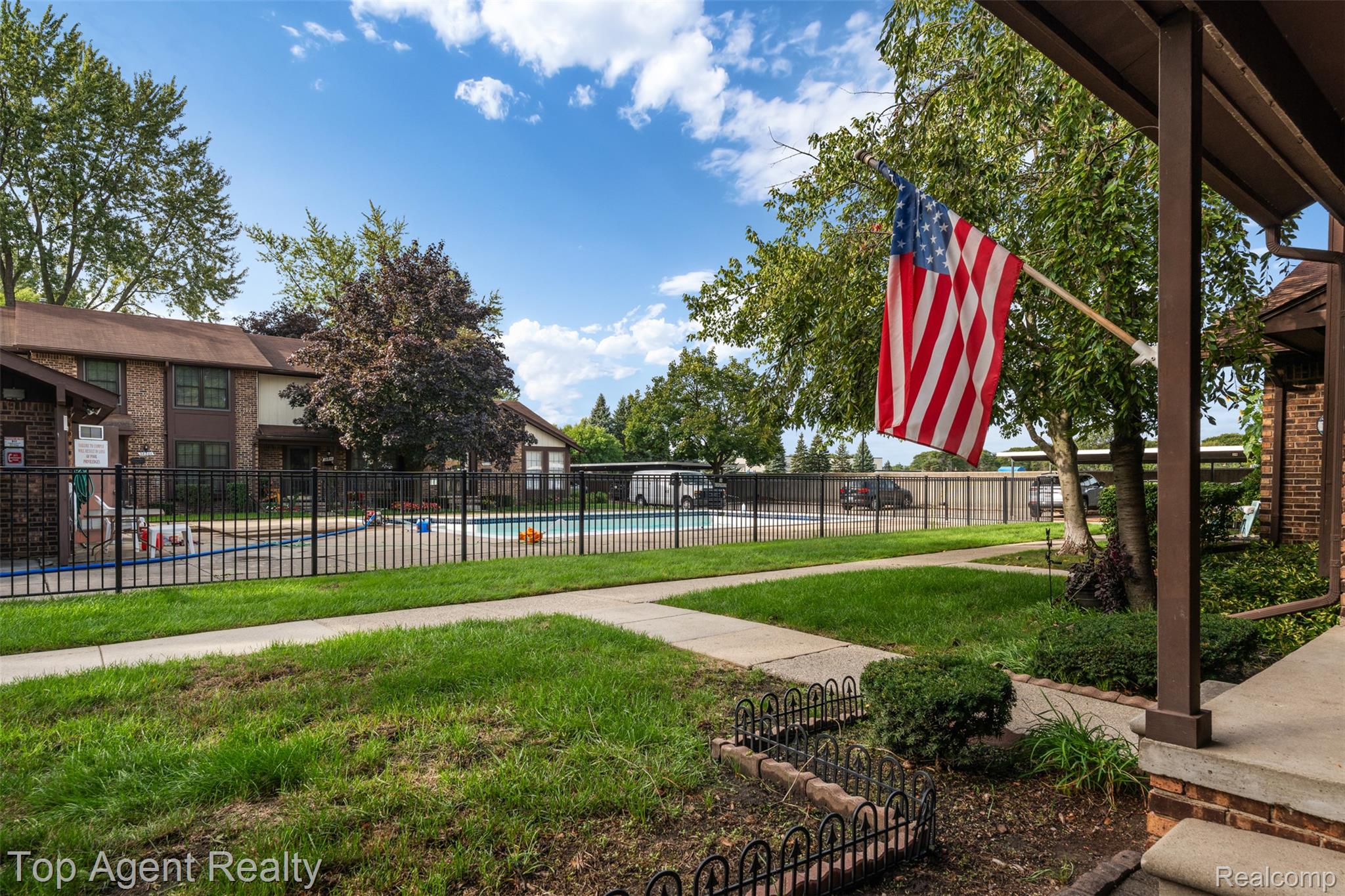 28340 Queens Court