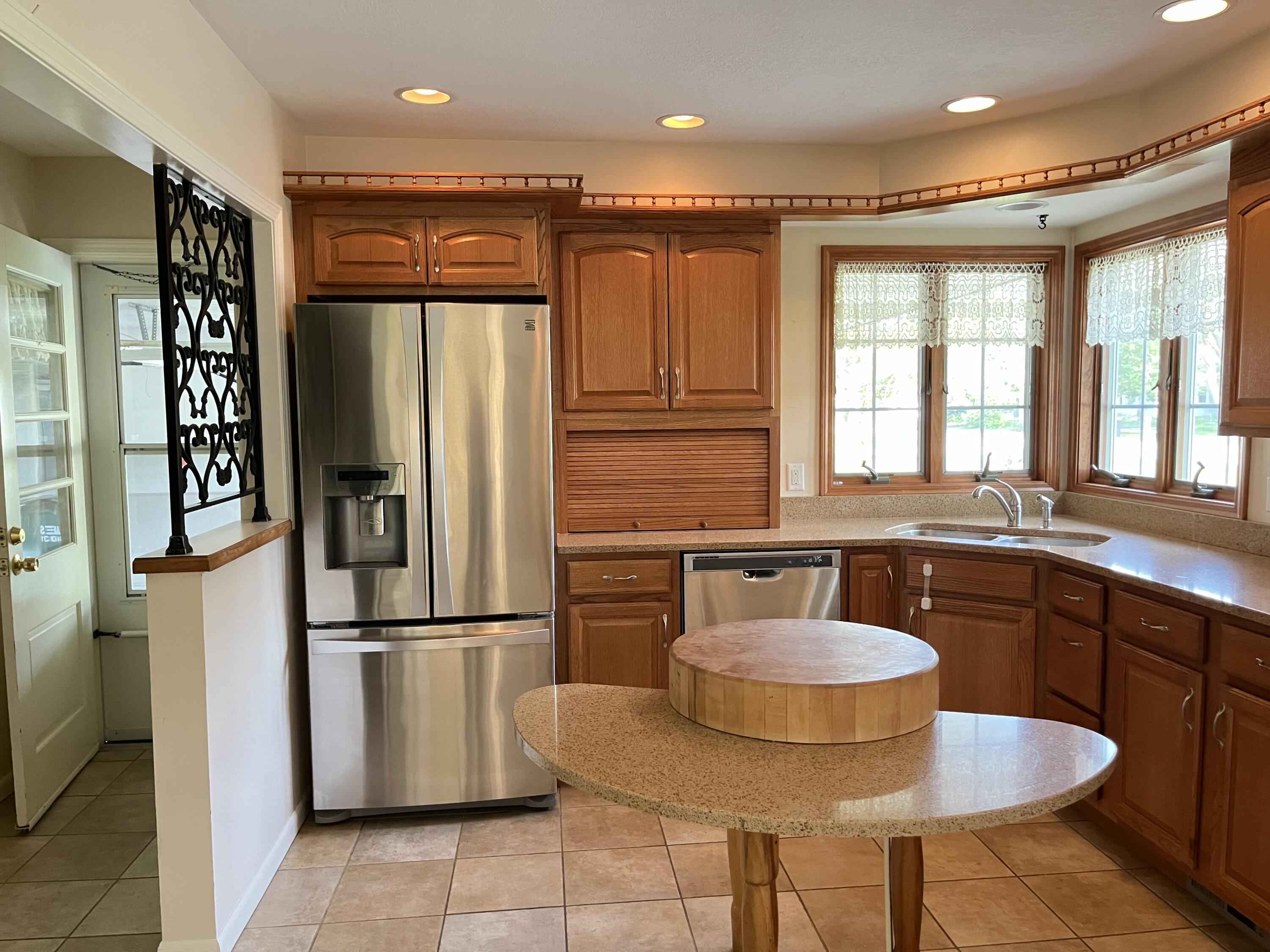 880 W Hile Road