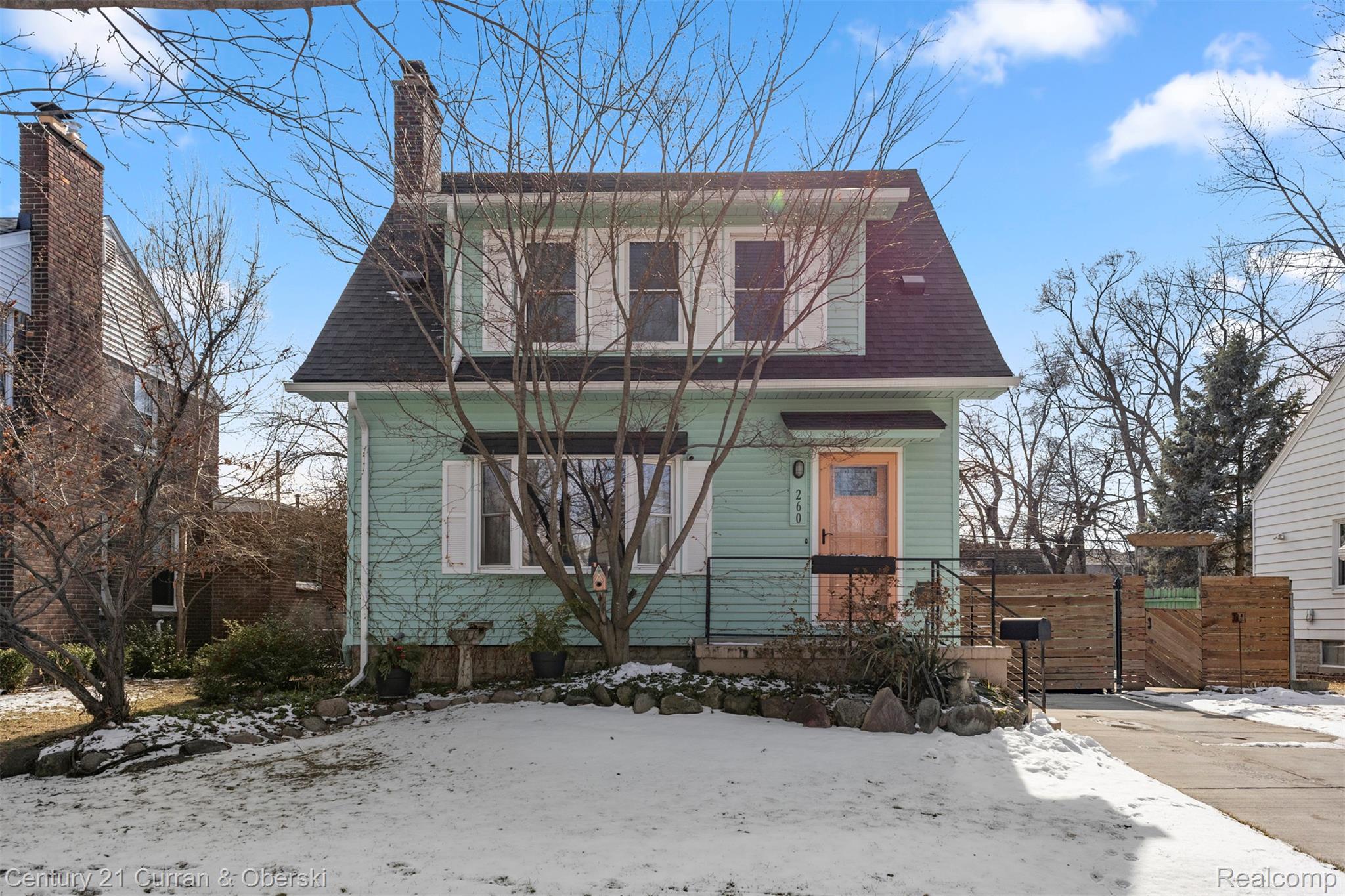 260 E Cambourne Street