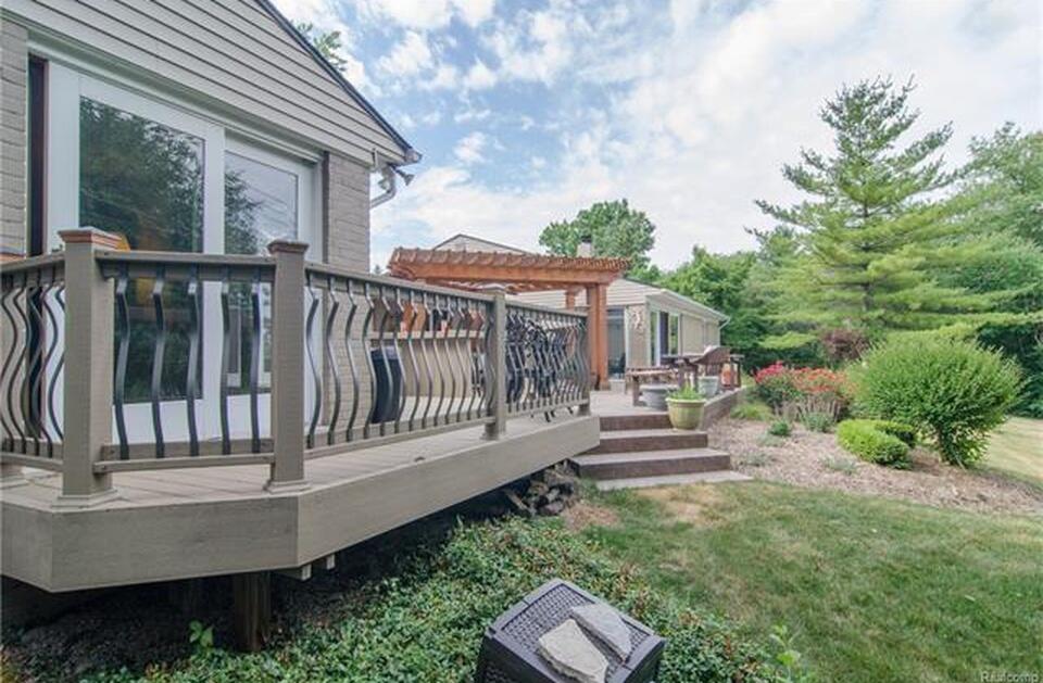 3275 Chickering Lane