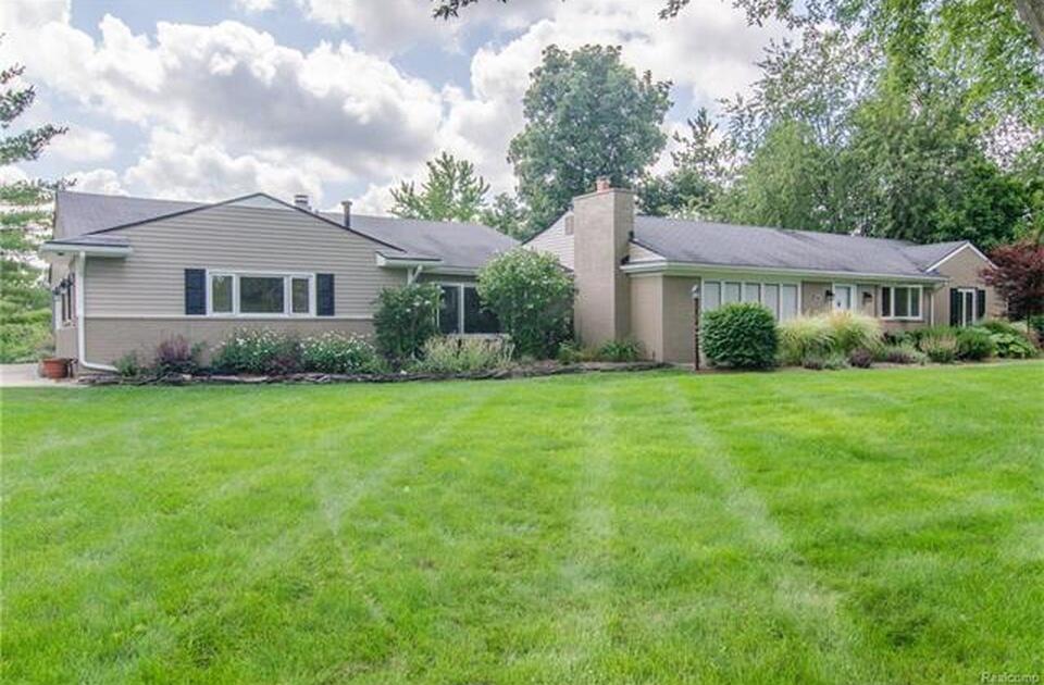 3275 Chickering Lane
