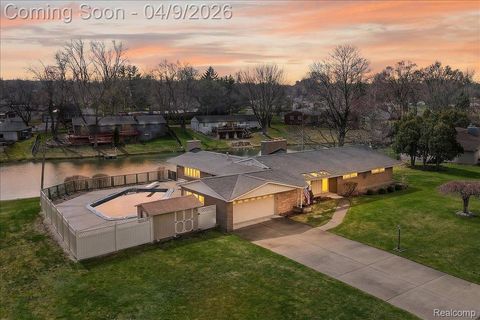 3955 Cambrook Lane Waterford Charter Township MI 48329