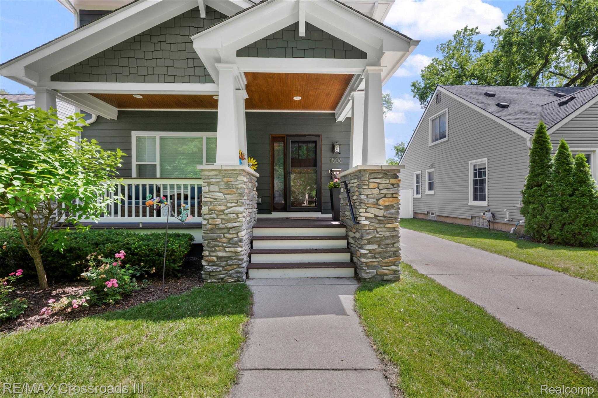 1506 N Altadena Avenue