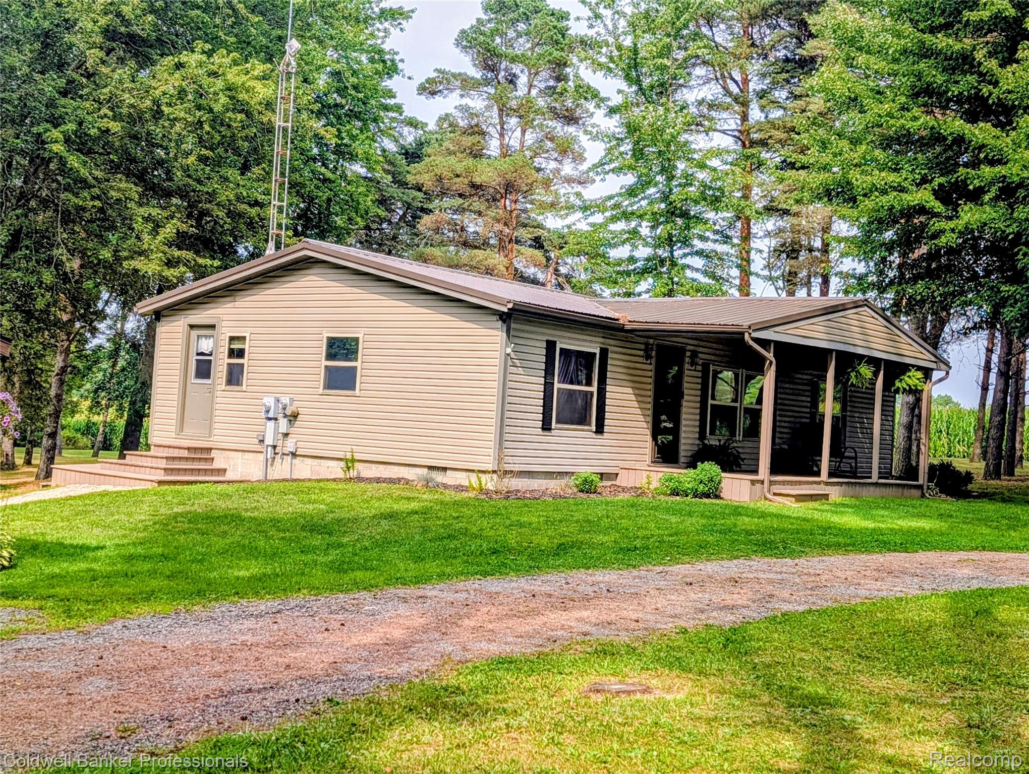 6895 Lanway Road