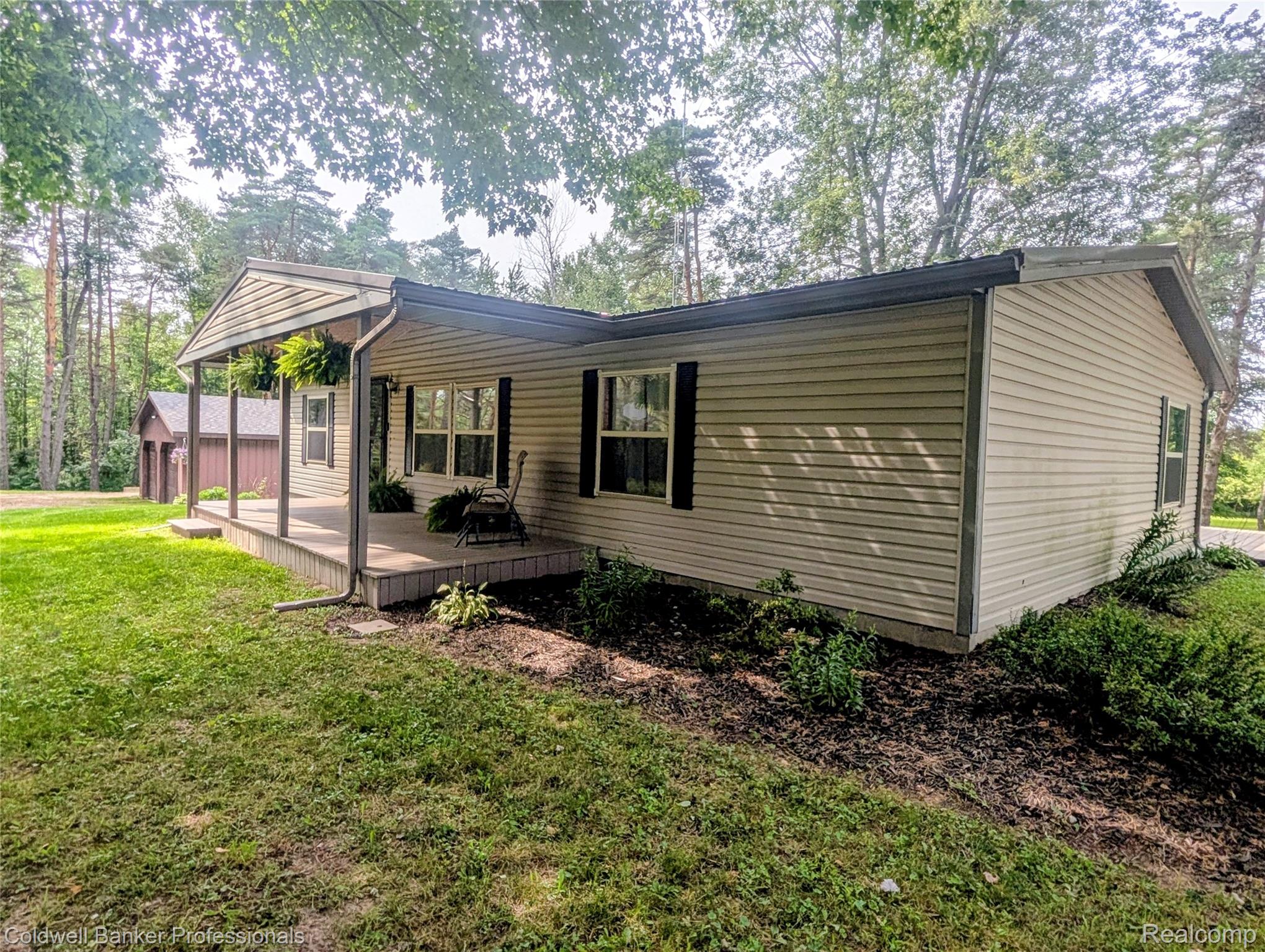 6895 Lanway Road