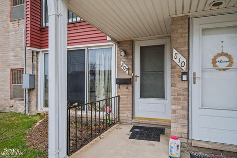 809 Sunset Lane St Clair Shores City MI 48082