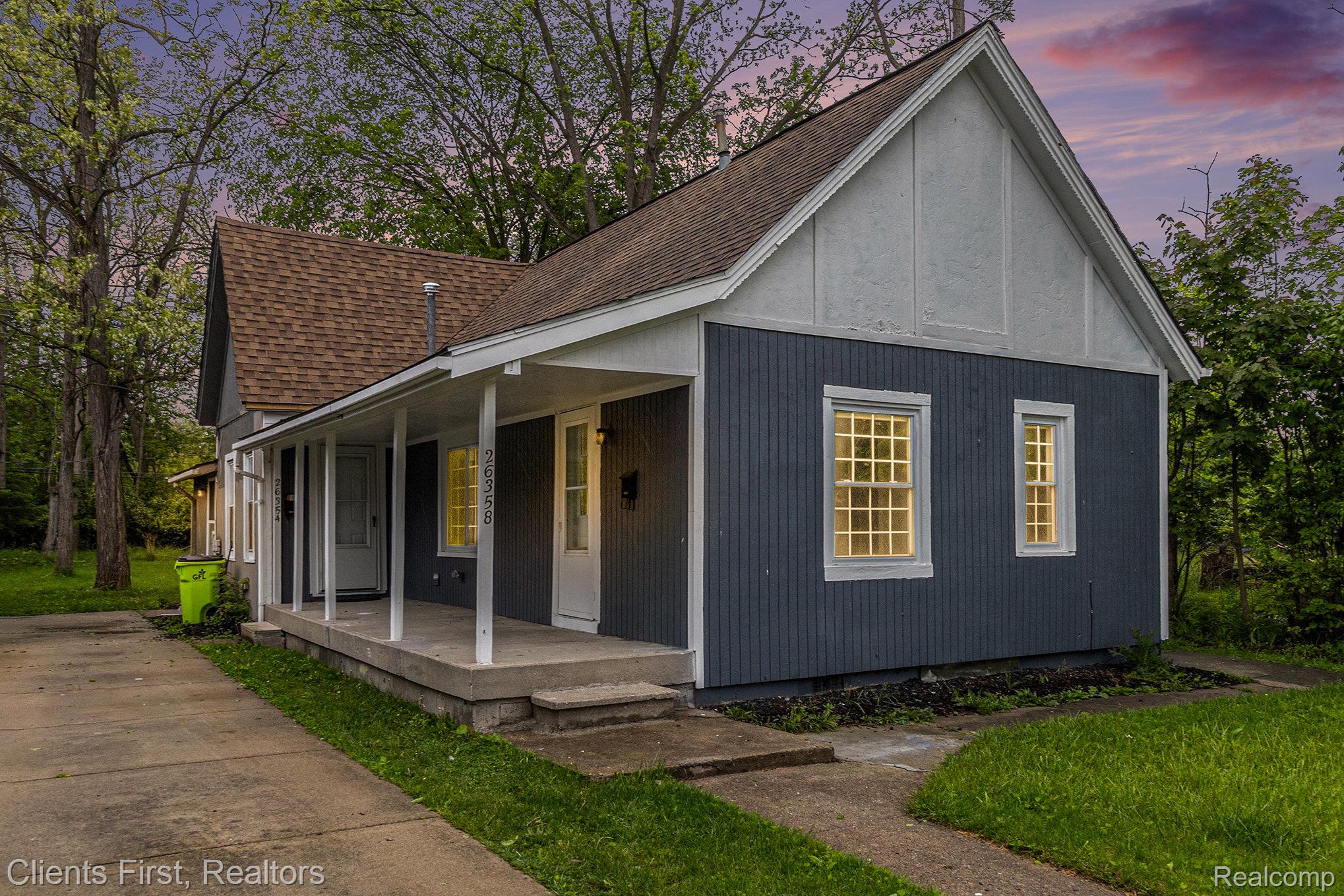 26358 Moses St, Flat Rock, MI 48134