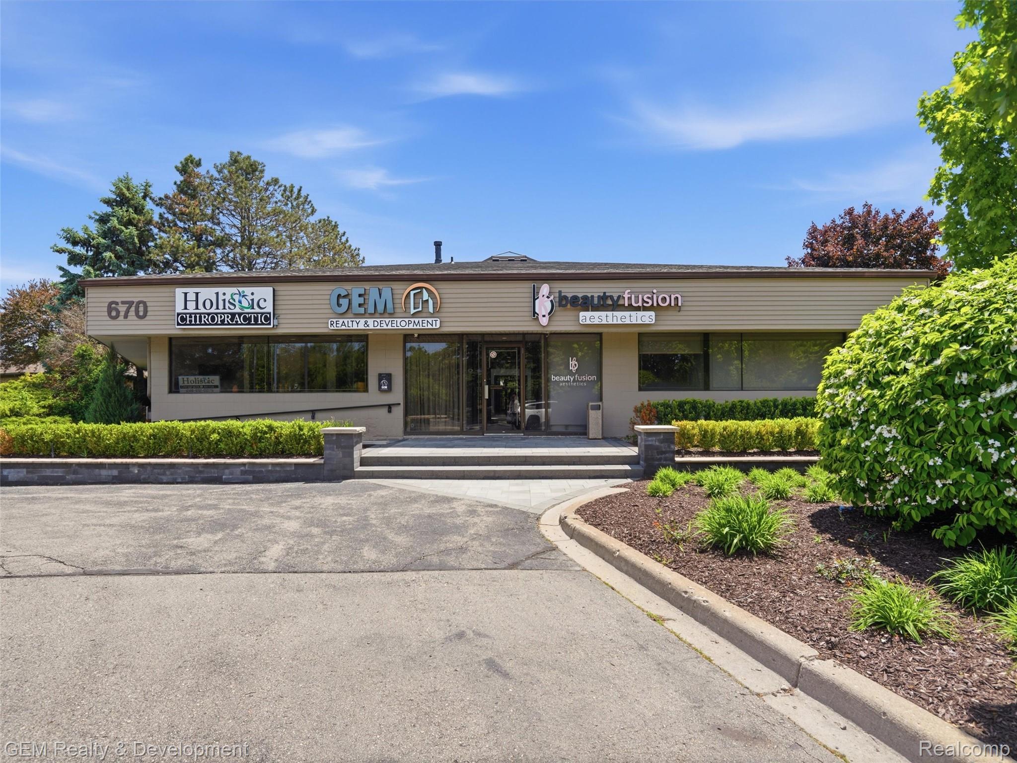 670 Griswold Street 400