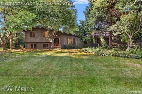 Photo of 2804 Rhineberry Road, Rochester Hills City, MI 48309 (MLS # 20261056628)