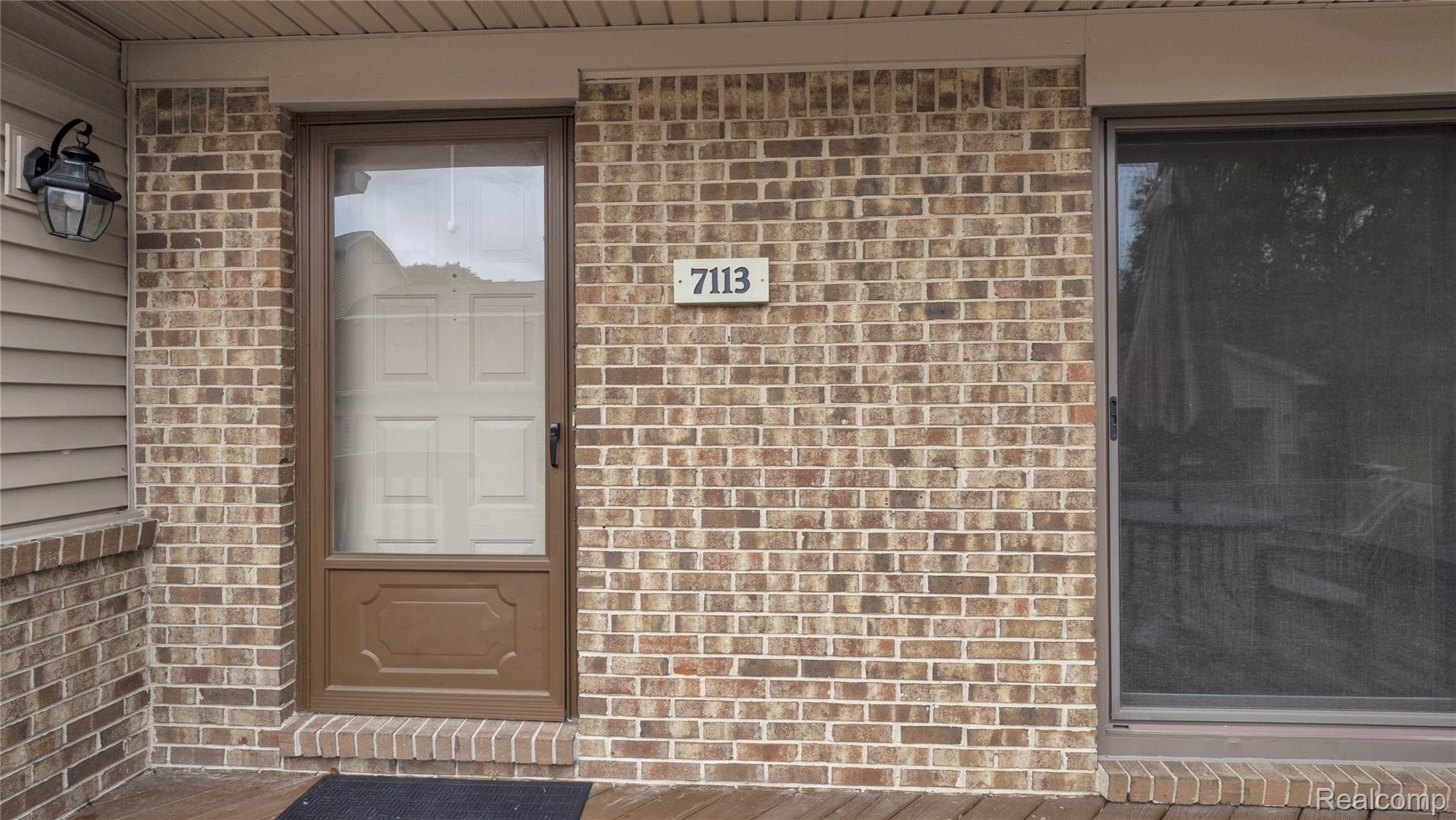 7113 Elmhurst