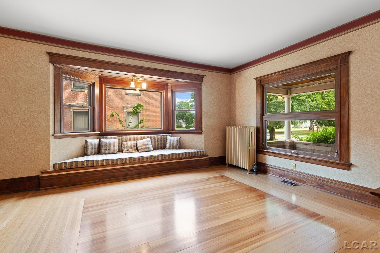305 W Chicago Boulevard