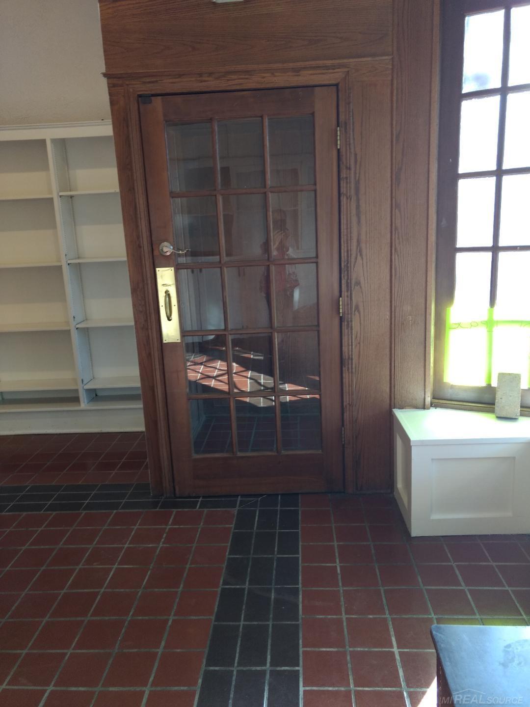 15129 Kercheval Avenue