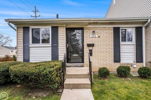 552 Hilldale Circle Milford Charter Township MI 48381