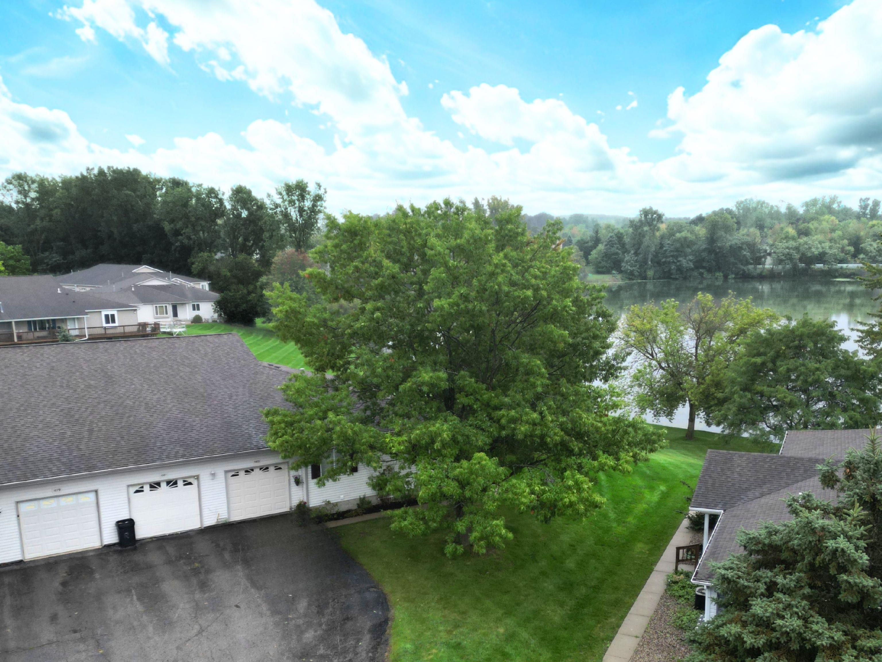 1083 Lake Park Circle