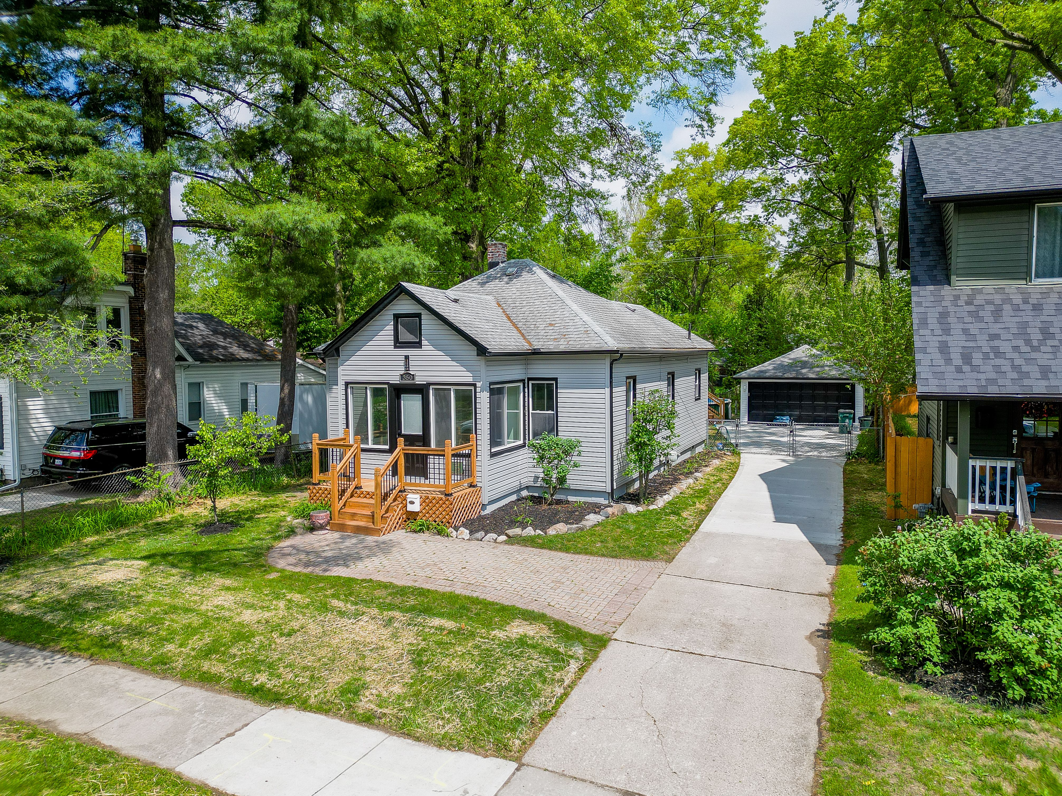 350 W HAZELHURST Street