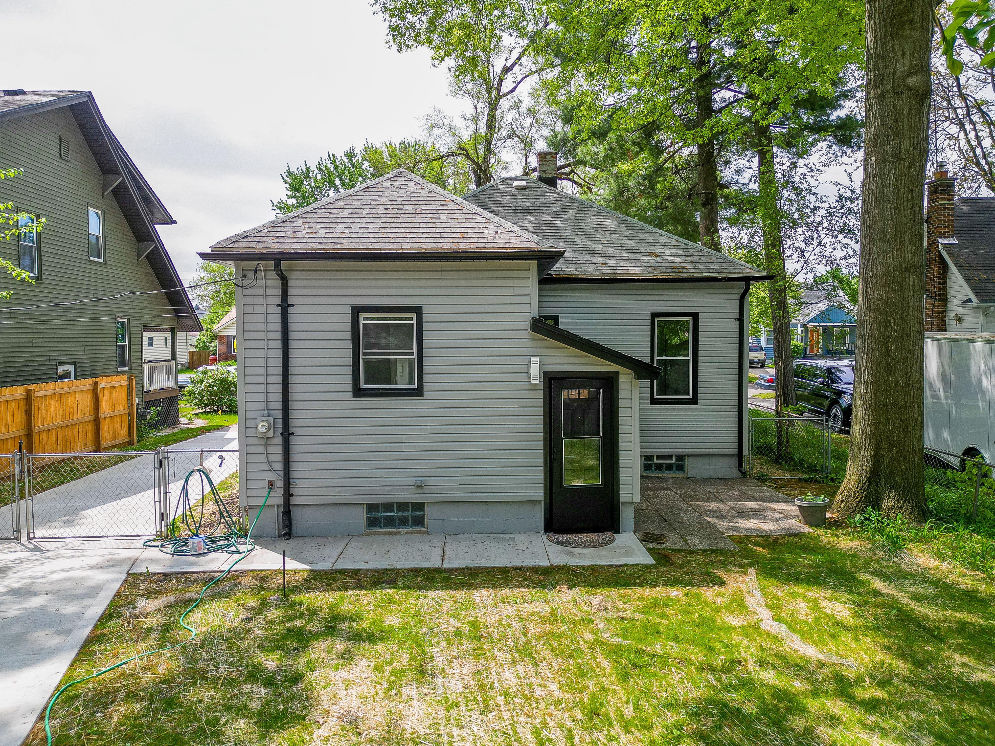350 W HAZELHURST Street