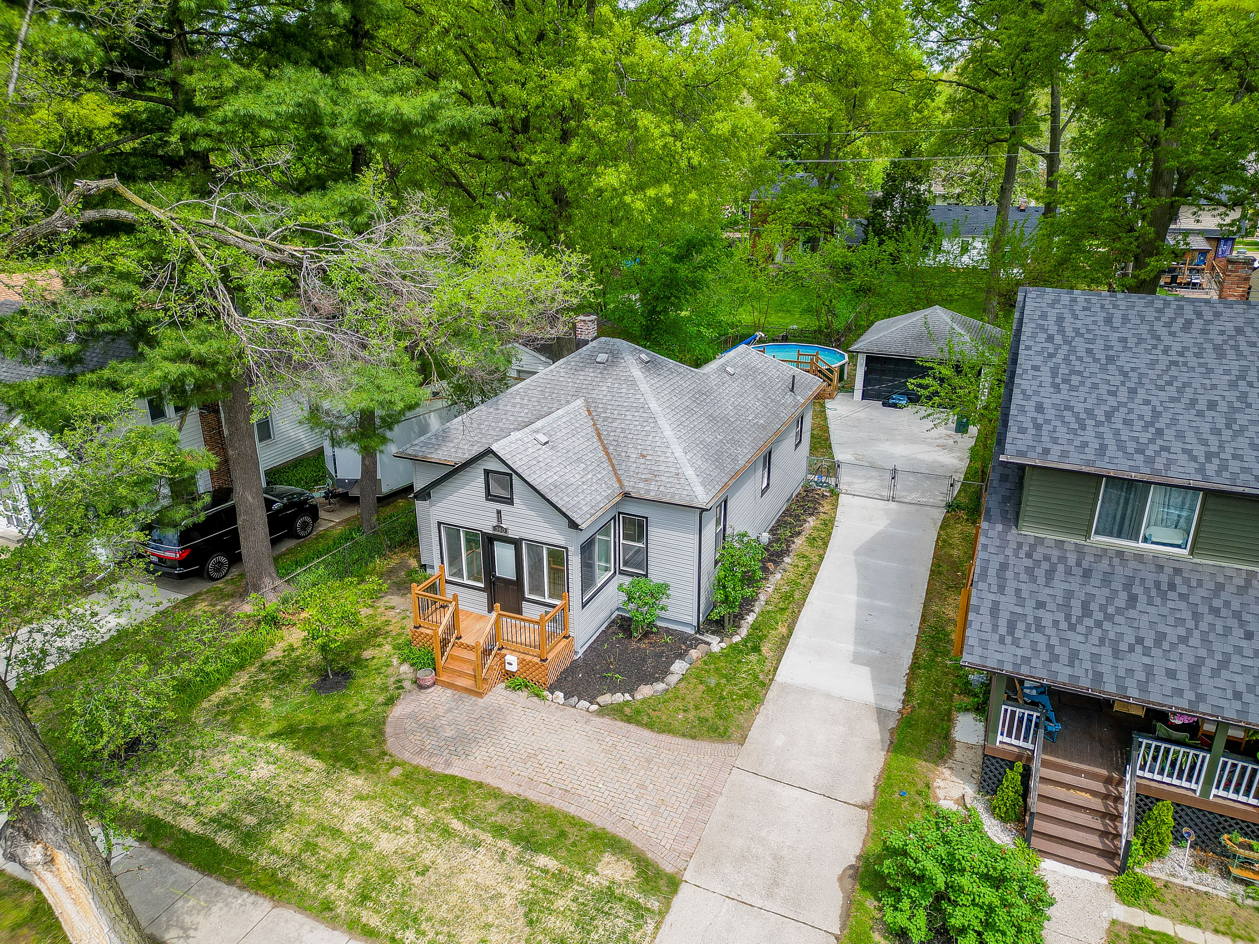 350 W HAZELHURST Street