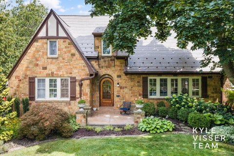 Tiny photo for 950 Pinecrest Avenue SE, East Grand Rapids City, MI 49506 (MLS # 65026054543)