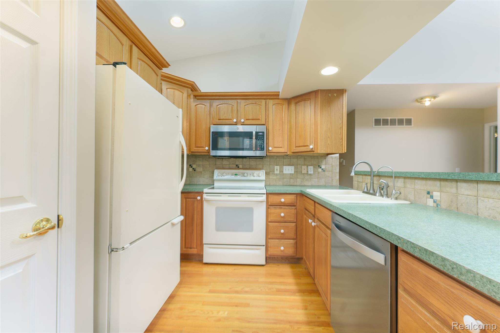 216 Canterbury Court