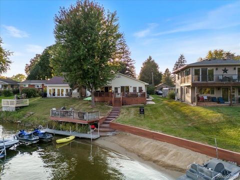 8437 WOODLAND SHORE Drive Brighton Township MI 48114