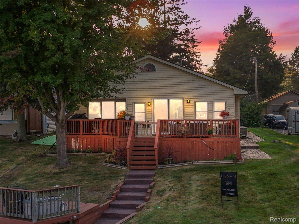 8437 WOODLAND SHORE Drive