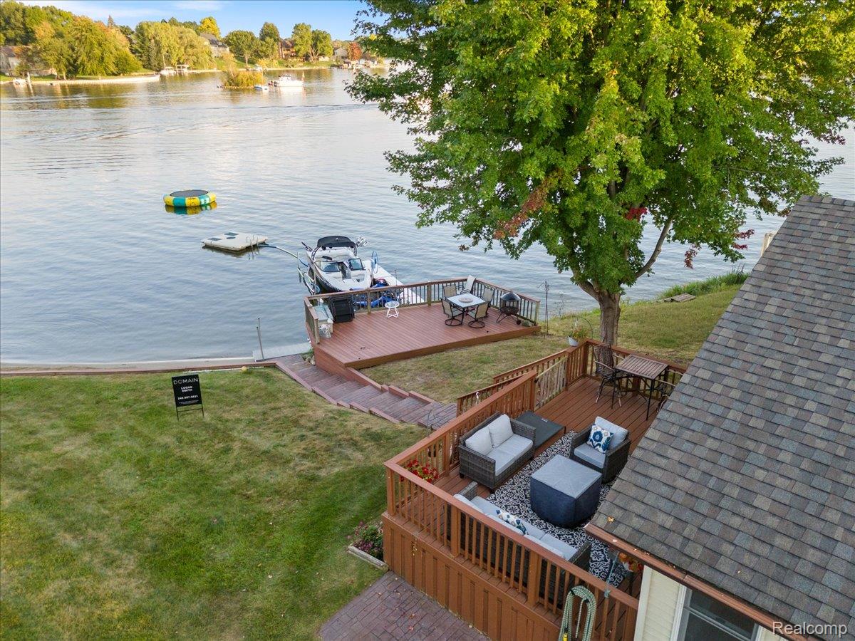 8437 WOODLAND SHORE Drive