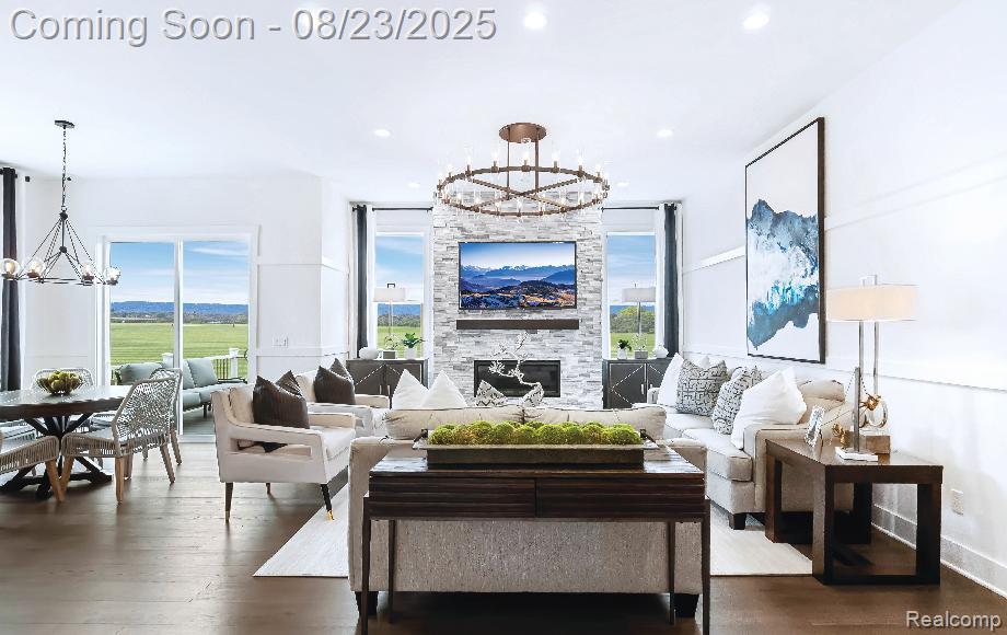 2941 Simi Way