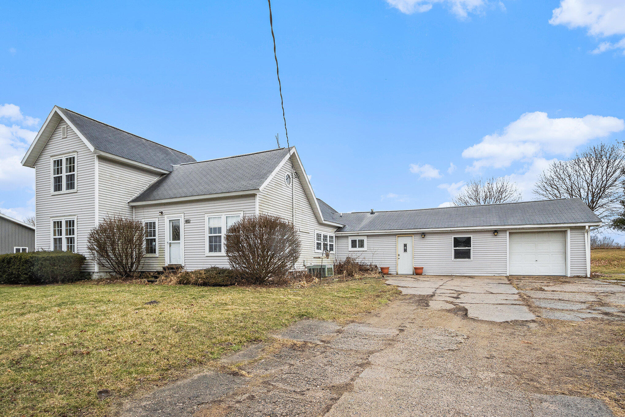 Union City Village, Michigan 49094, United States, 4 Bedrooms Bedrooms, ,2 BathroomsBathrooms,Residential,Active,186462