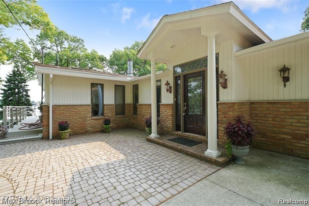 1735 DELL ROSE Drive