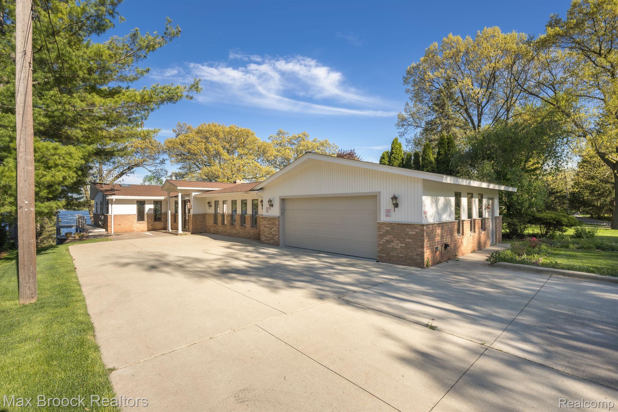 1735 DELL ROSE Drive