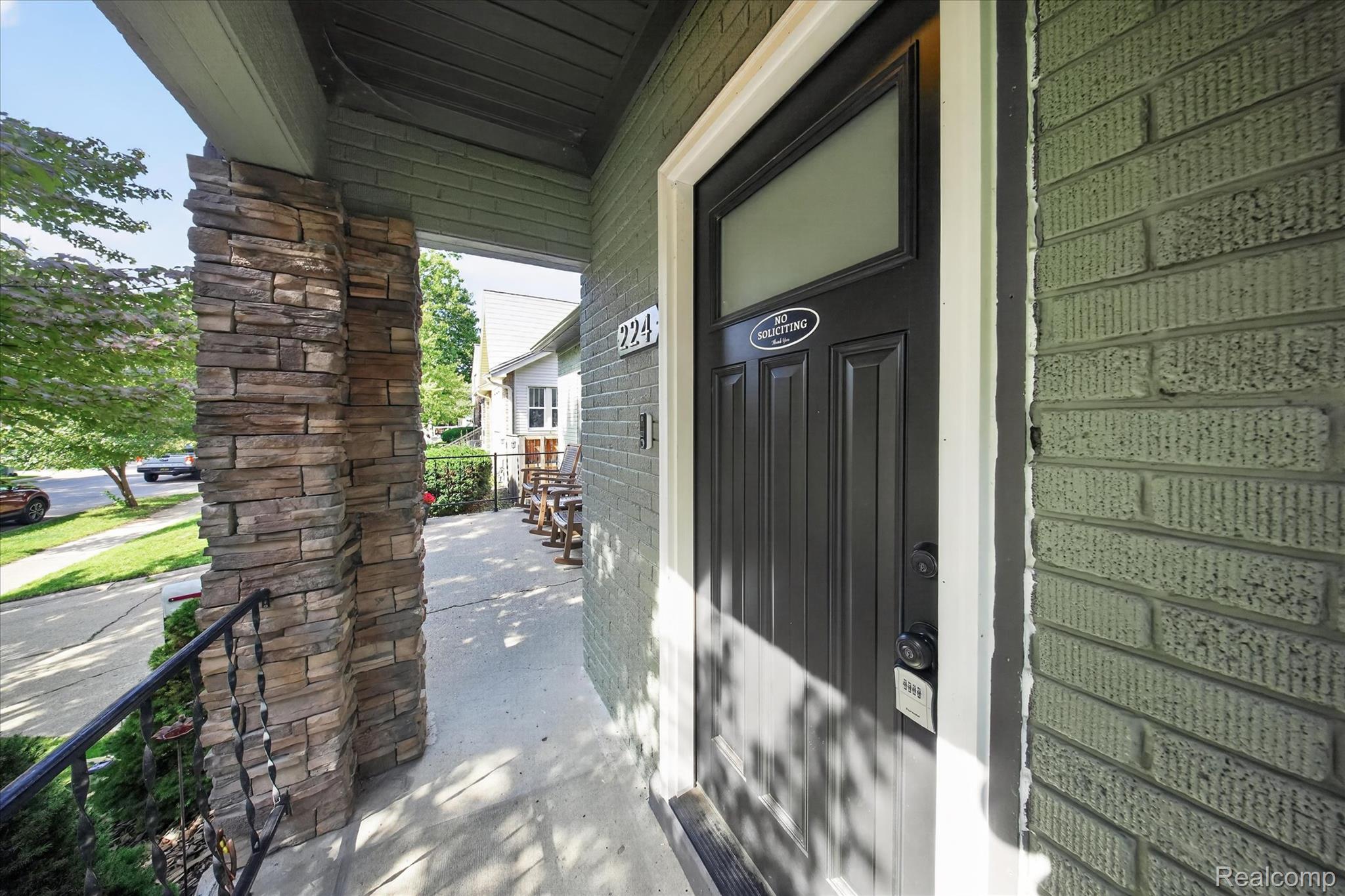 224 W Maplehurst Street