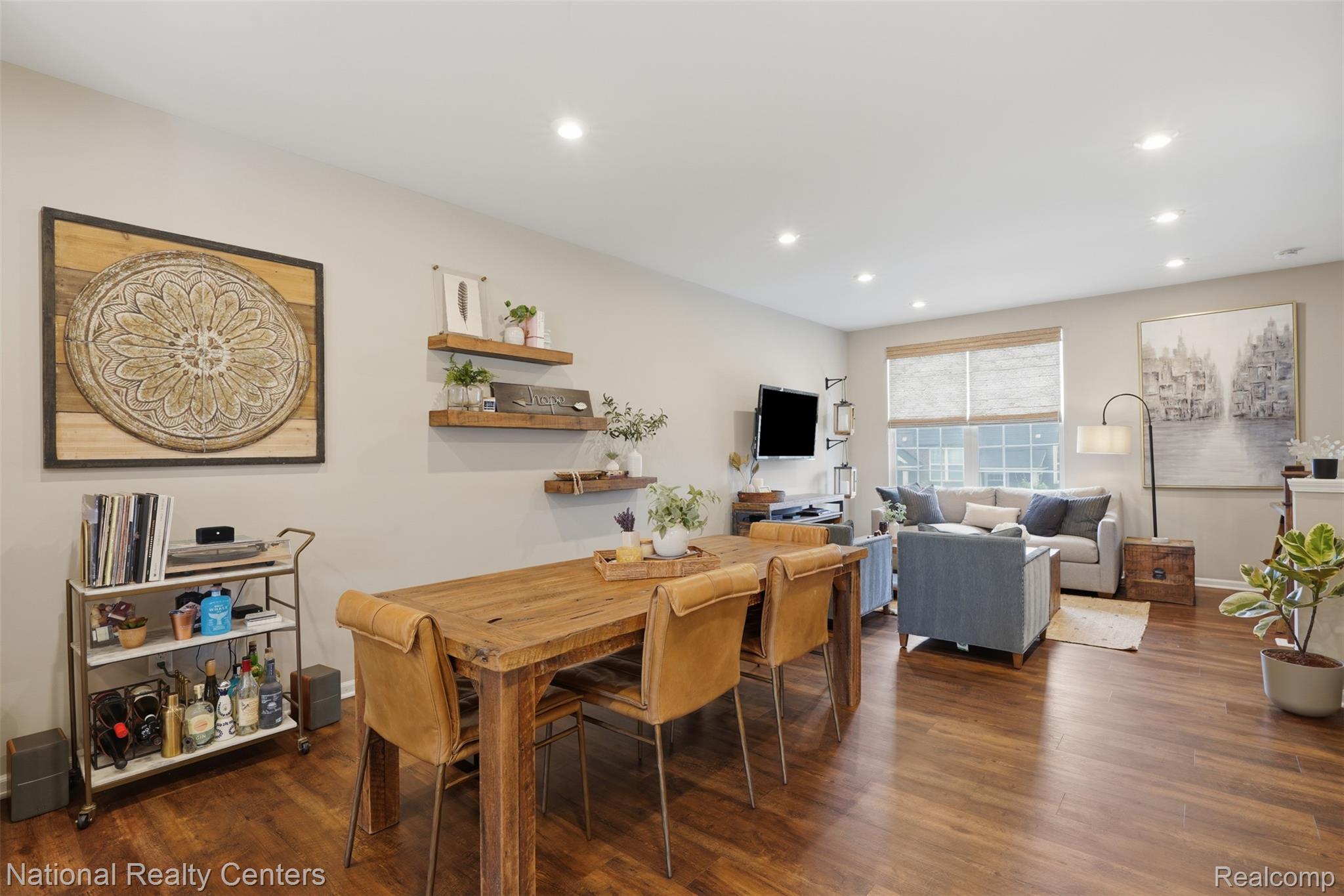 220 N Sydney Court