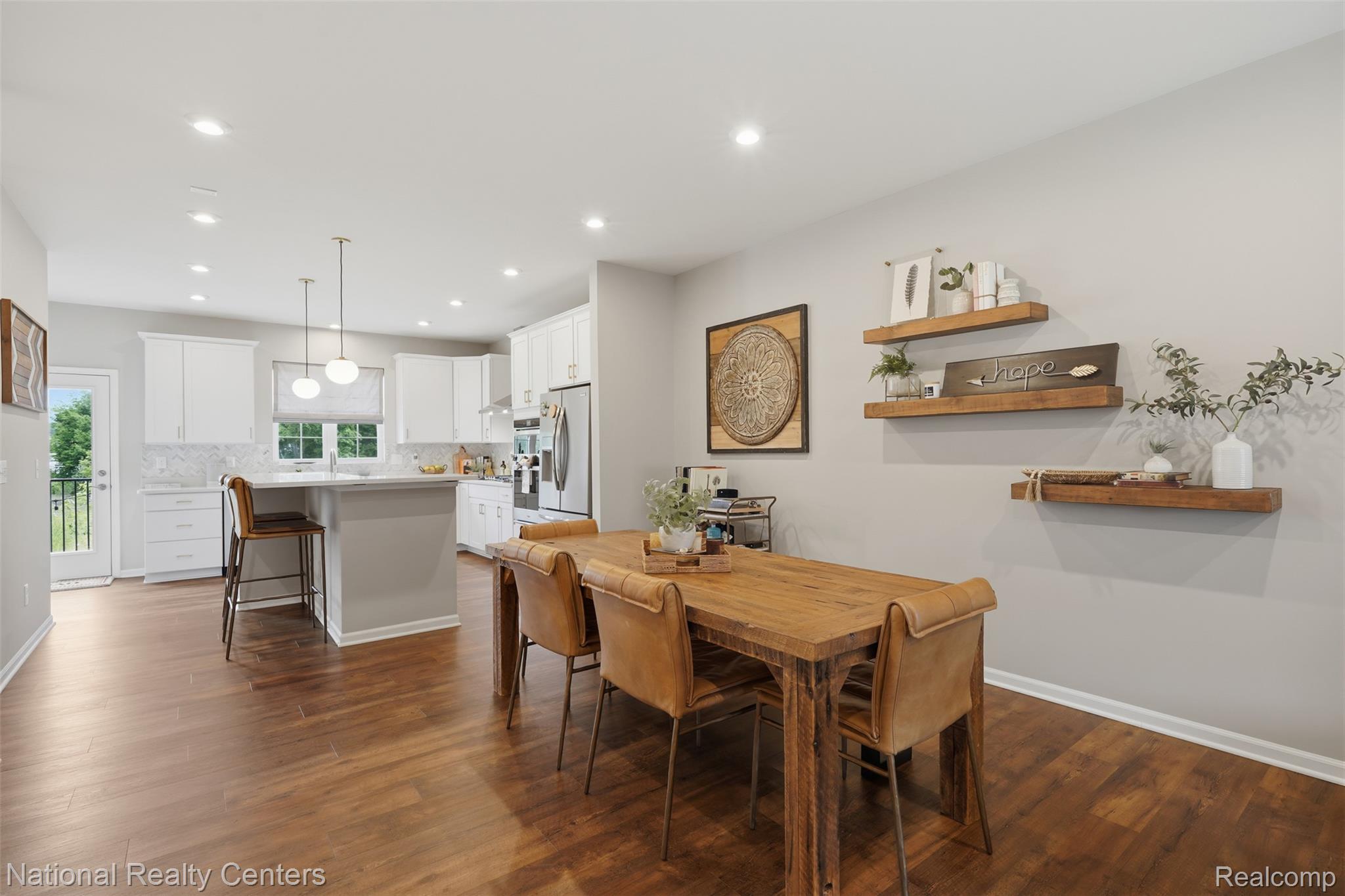220 N Sydney Court