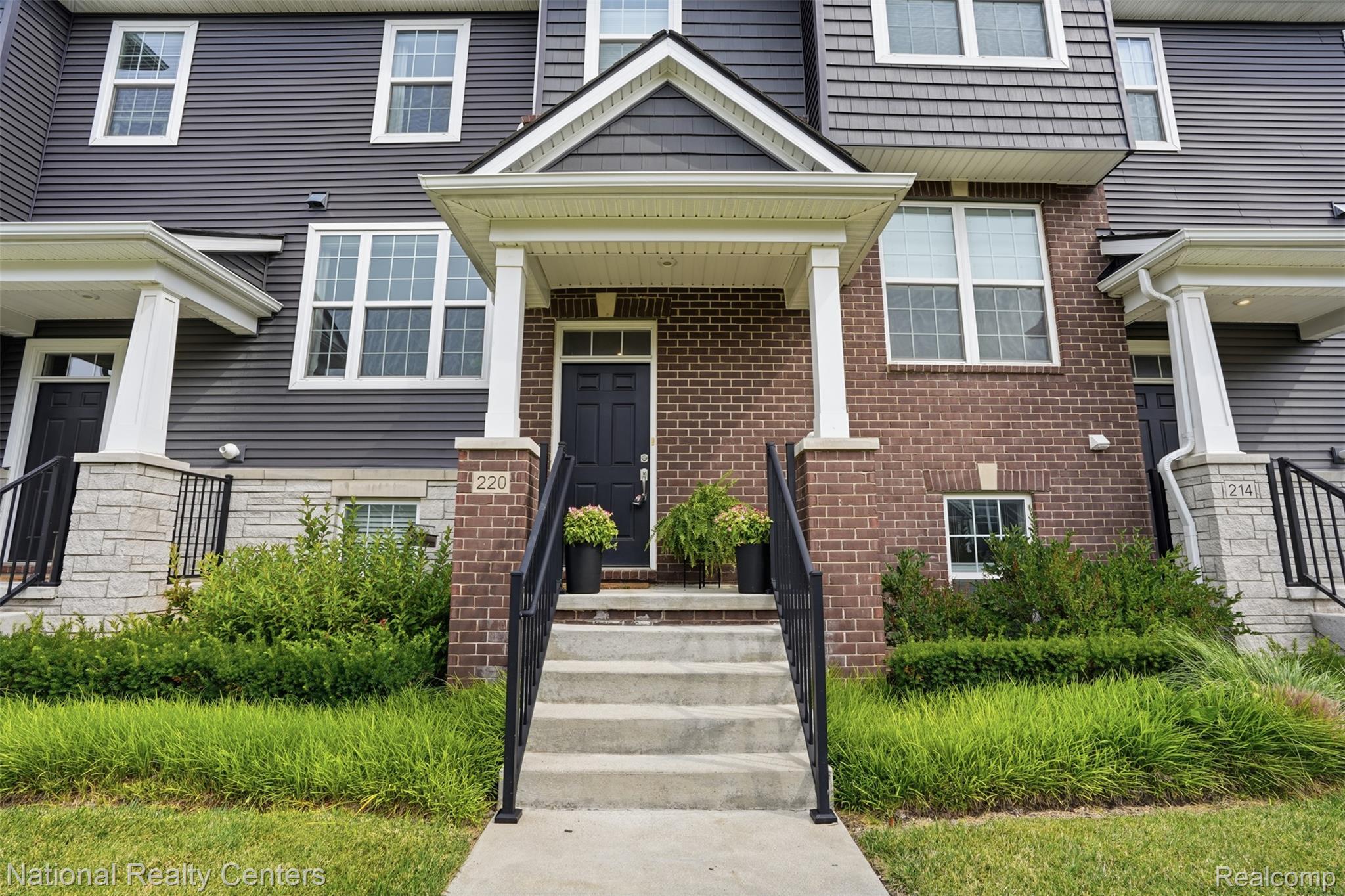220 N Sydney Court