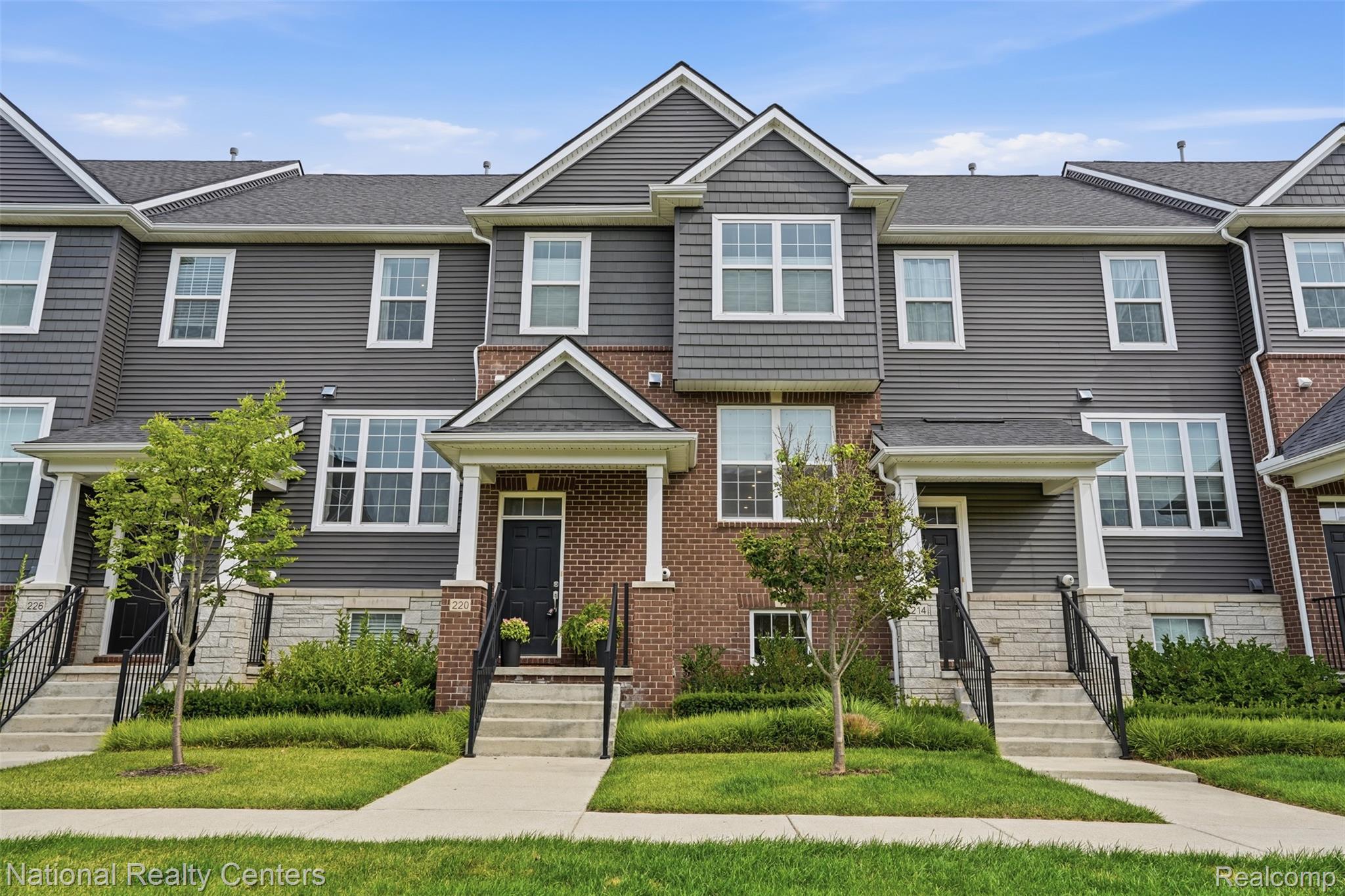 220 N Sydney Court