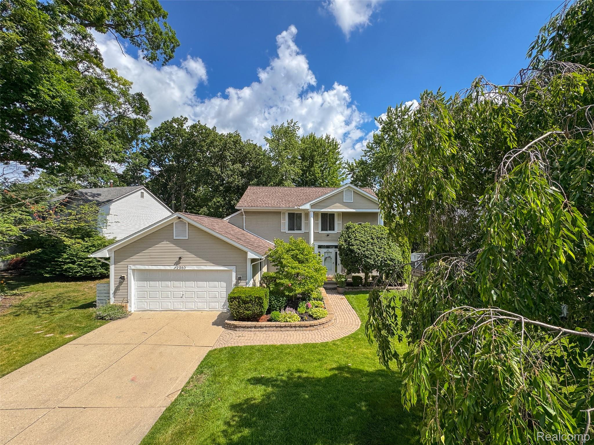 2380 Lansbury Drive