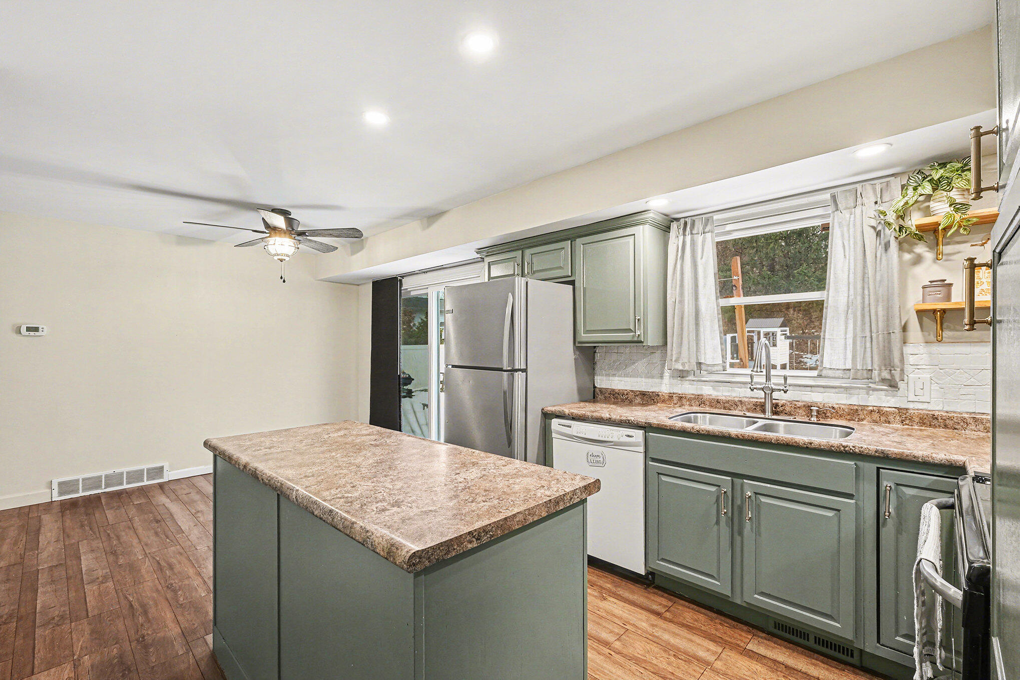 2852 Leelanau Drive NE