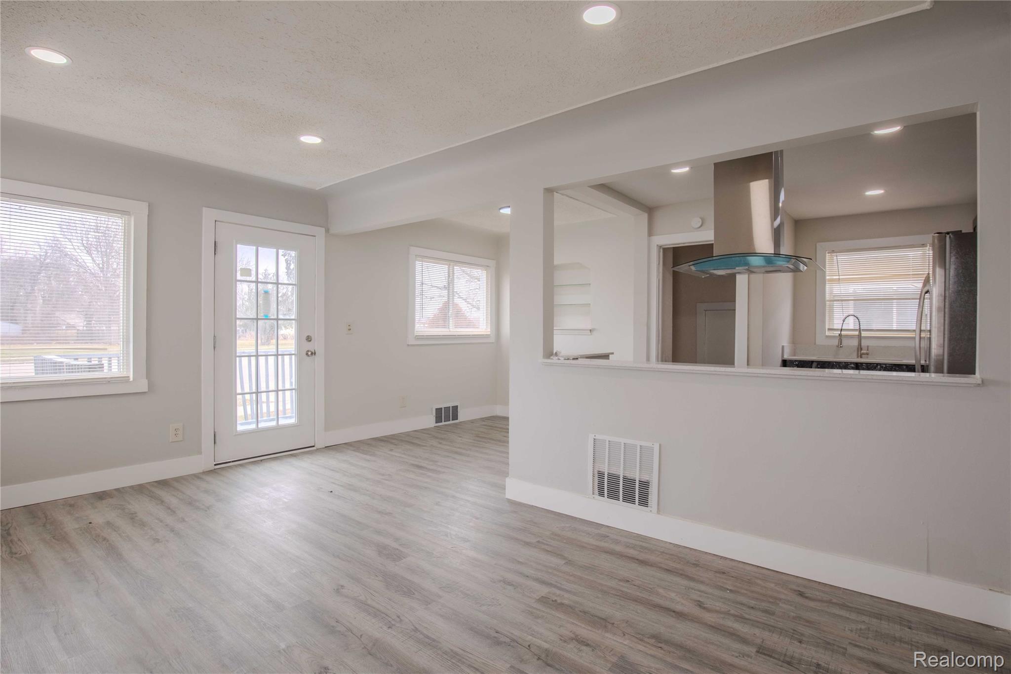 91 Martin Luther King Jr Boulevard N